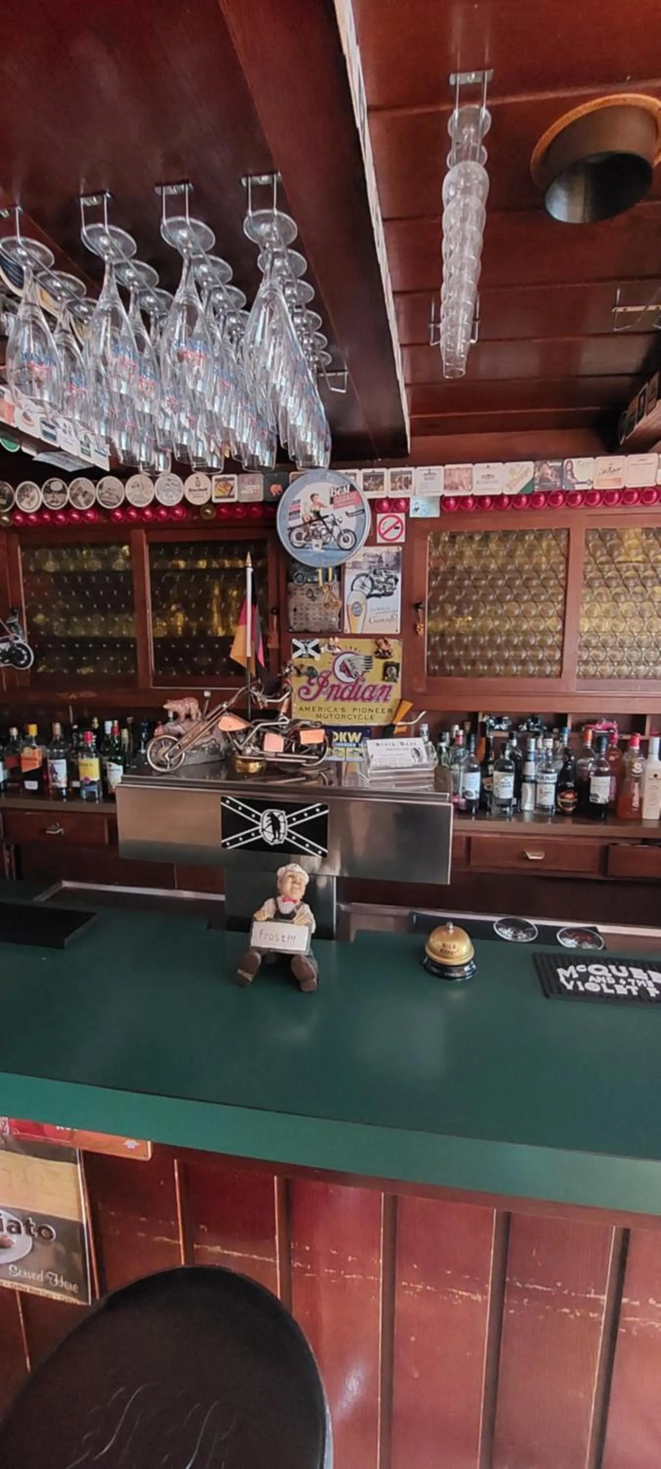 Black Bear Bikers Pub-Hotel