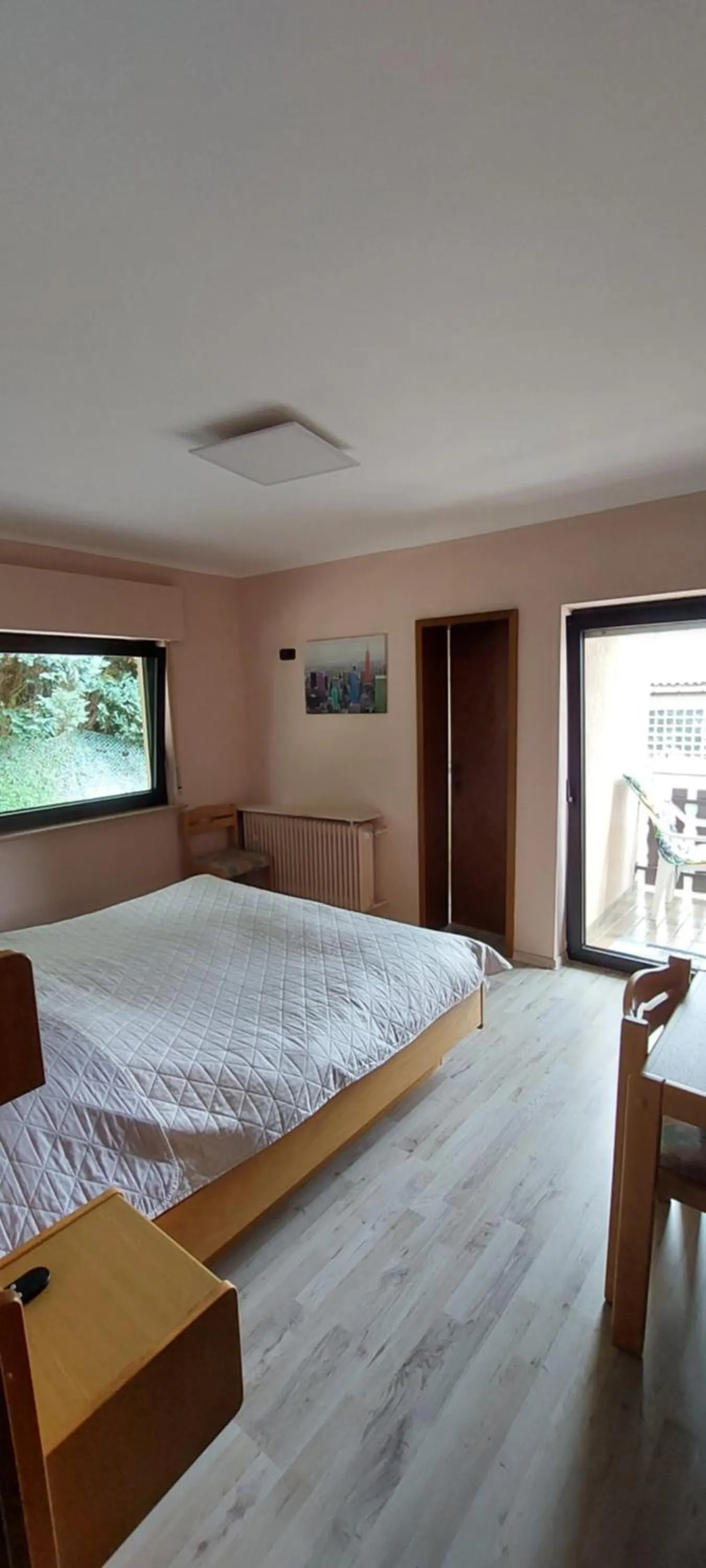 Bed in Black Bear Bikers Pub-Hotel