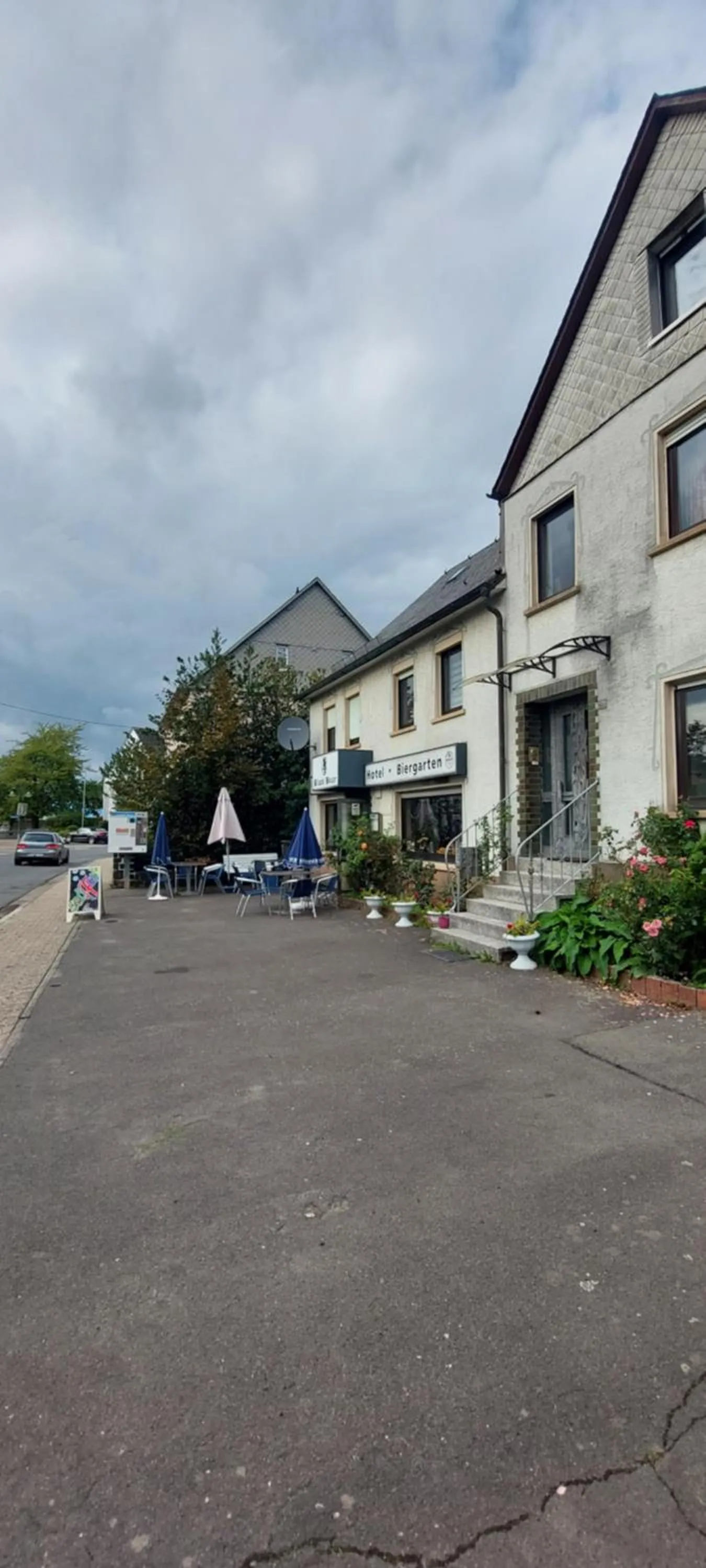 Black Bear Bikers Pub-Hotel