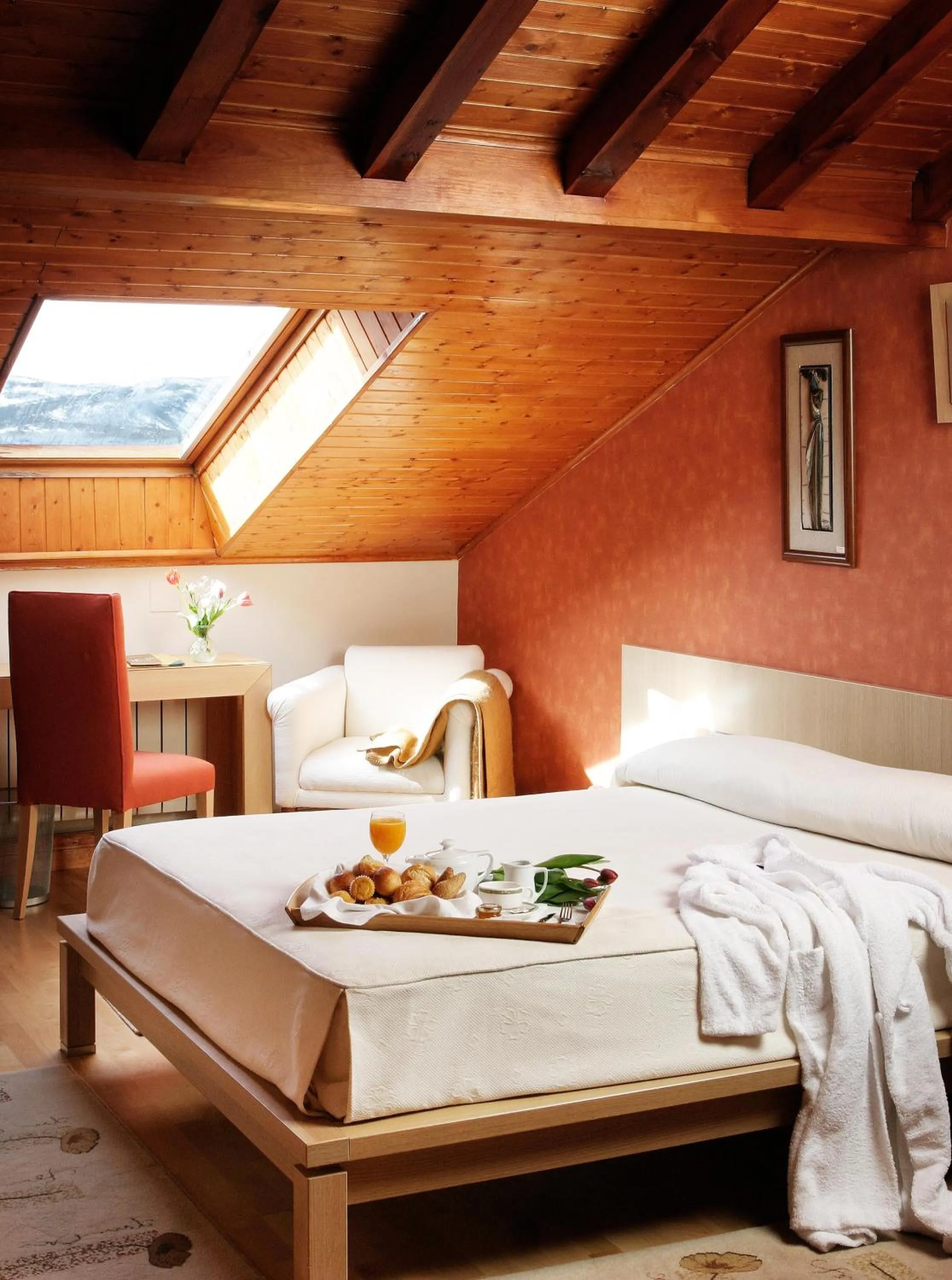 Photo of the whole room, Bed in El Milano Real