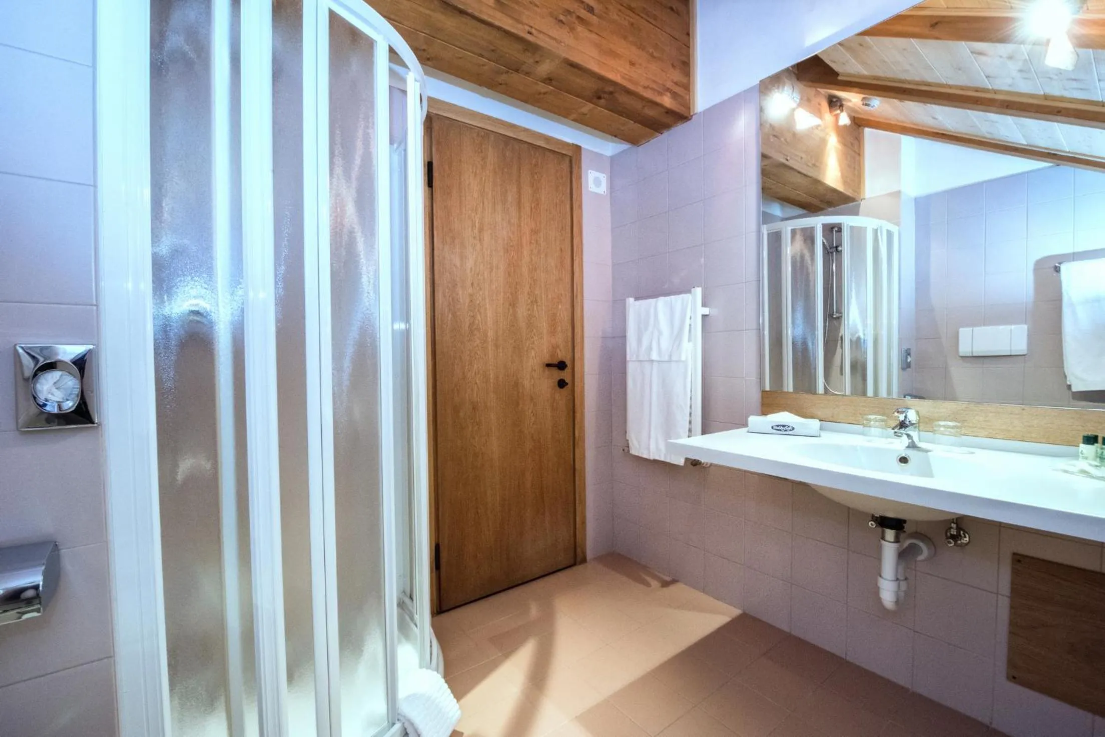 Bathroom in Sertorelli Sporthotel