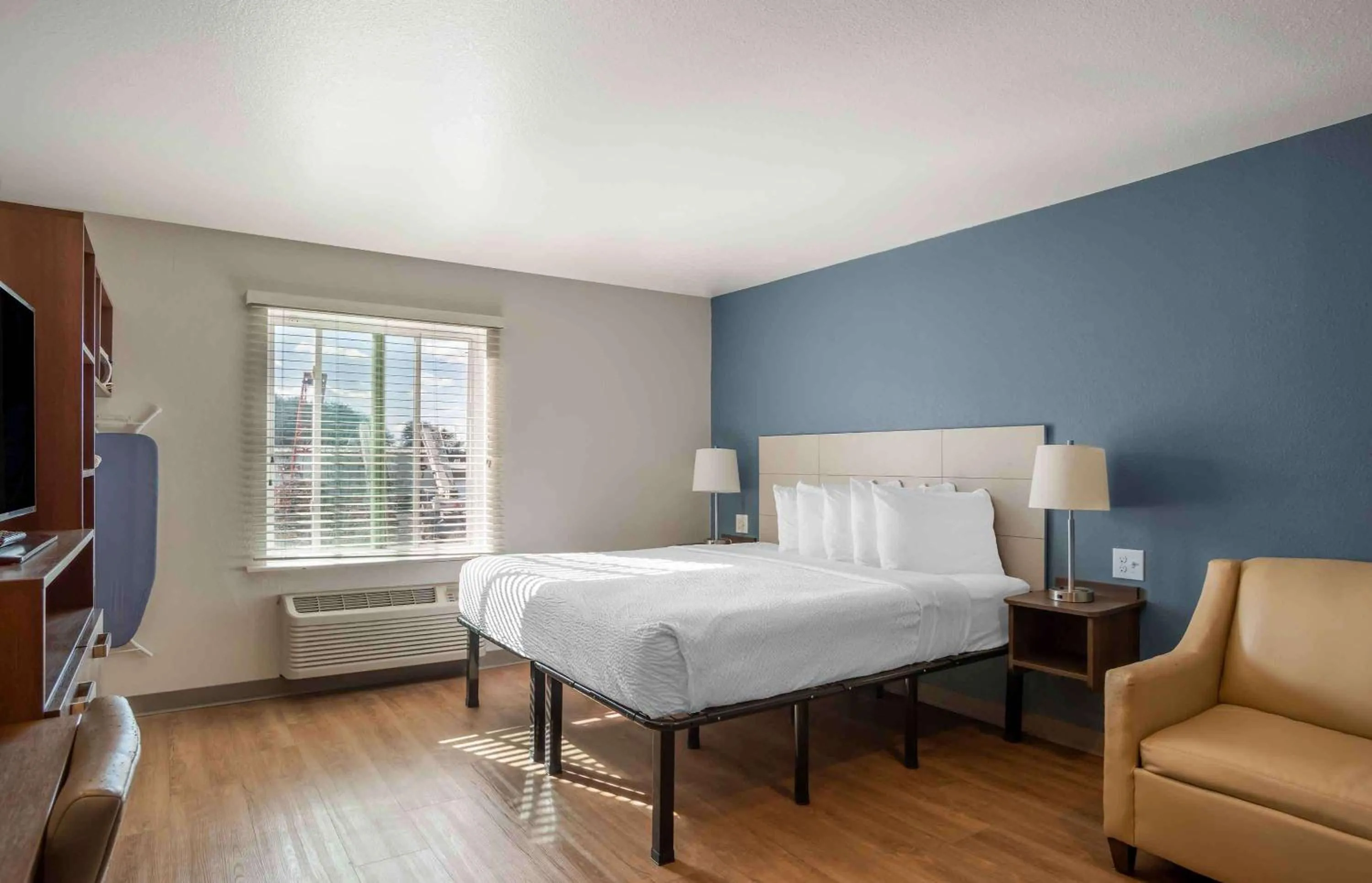 Bedroom, Bed in Extended Stay America Select Suites - Charlotte - Northlake