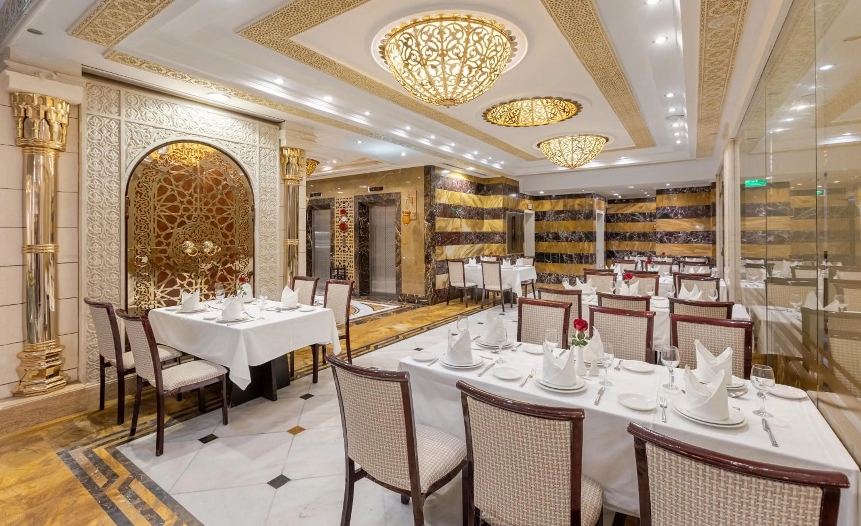 Restaurant/places to eat in Verta Madina Hotel