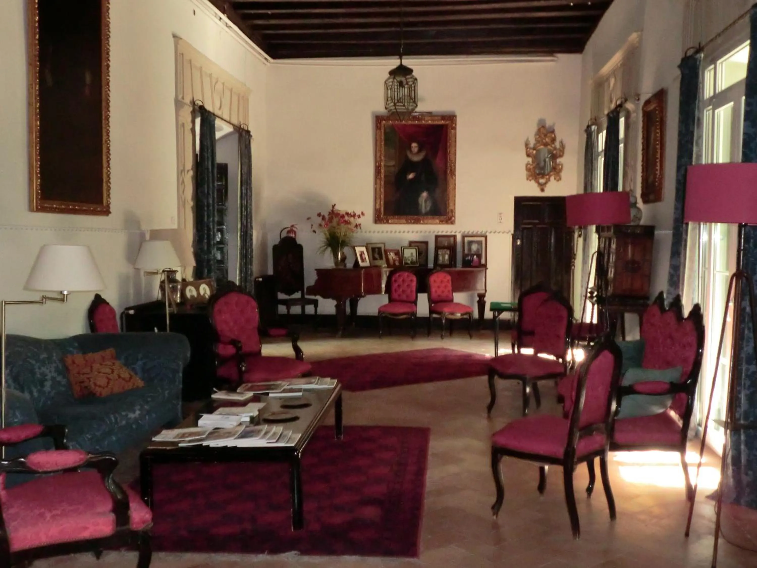 Communal lounge/ TV room in Palacio de la Rambla