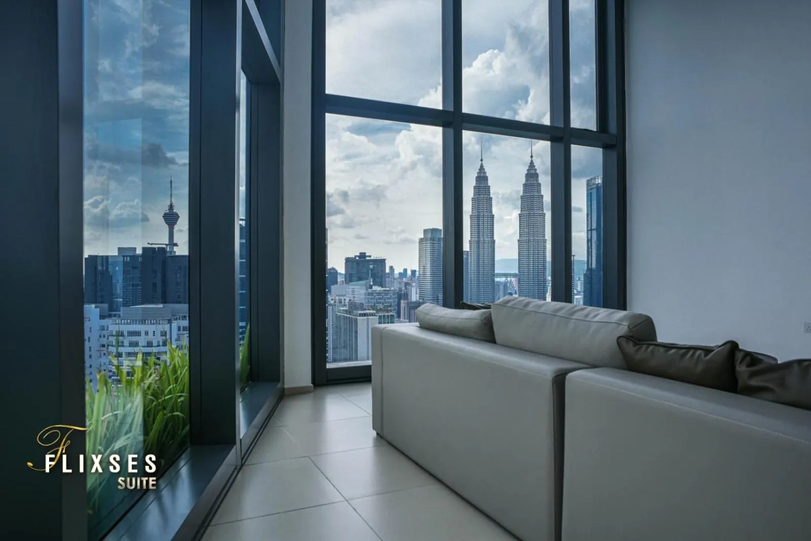 Seating area in Eaton Residence KLCC By Flixses