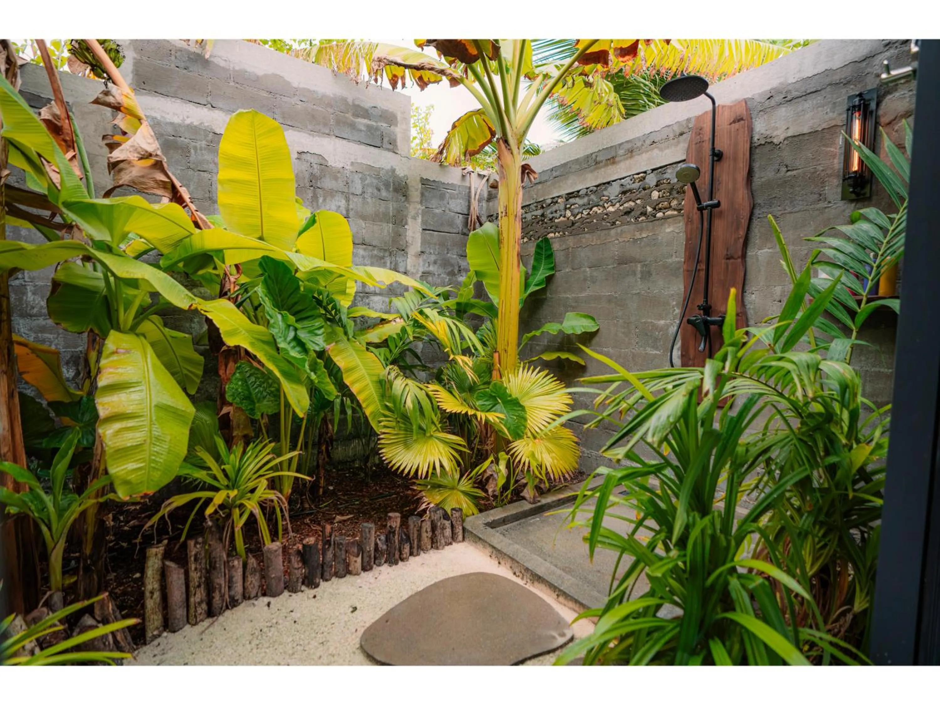 Shower in Oaga Art Resort Maldives - All Inclusive