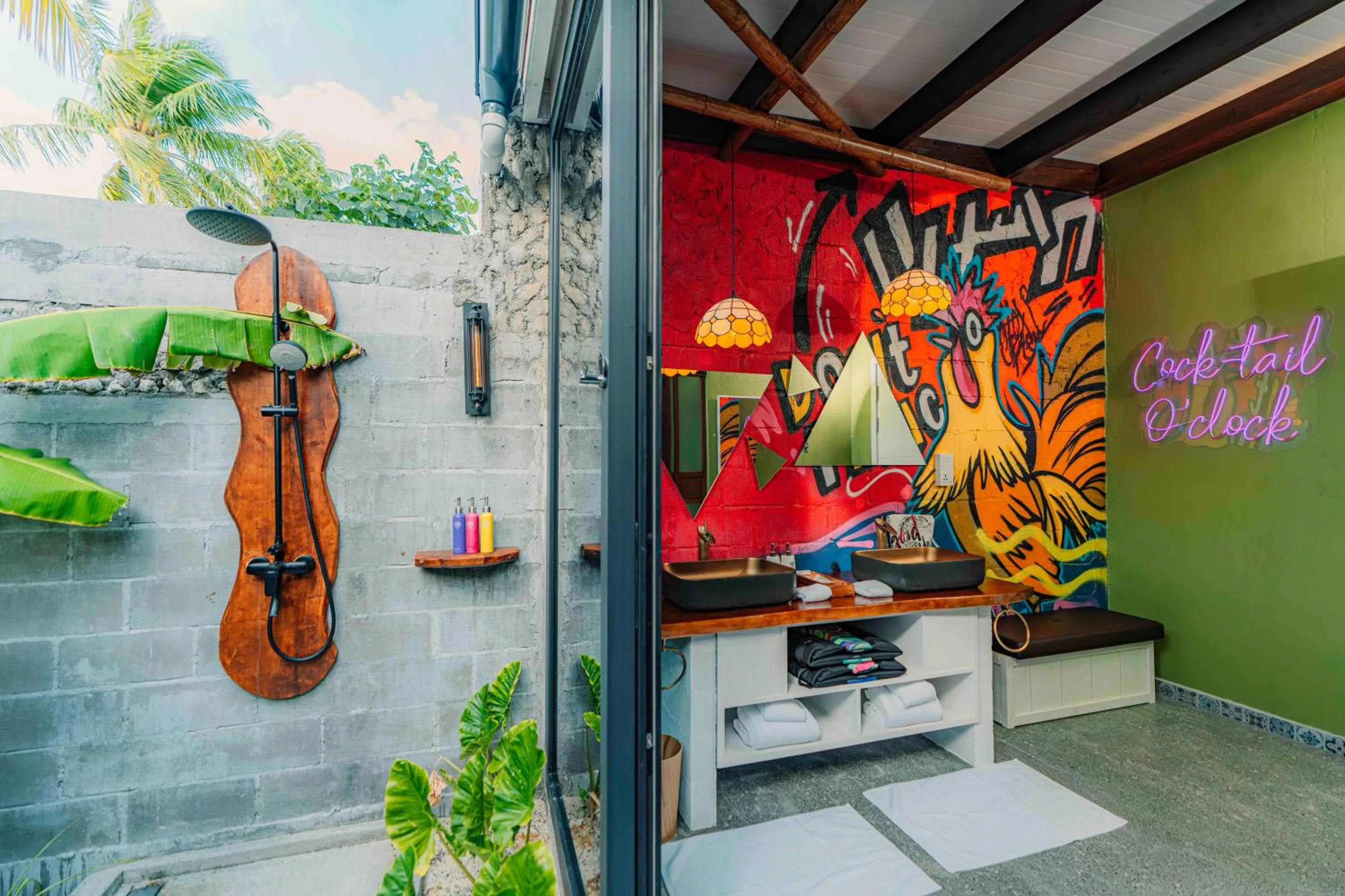 Shower in Oaga Art Resort Maldives - All Inclusive