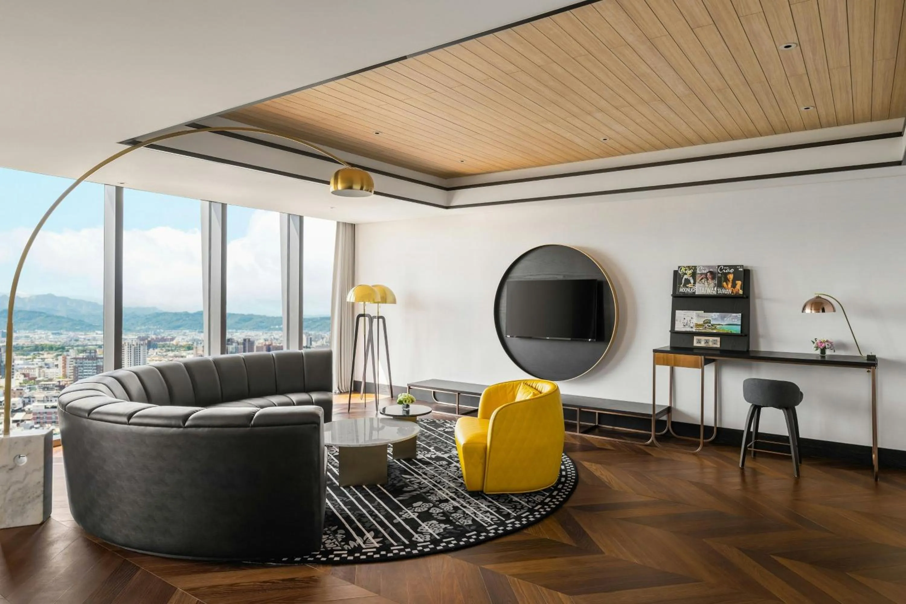 Photo of the whole room in Le Meridien Taichung