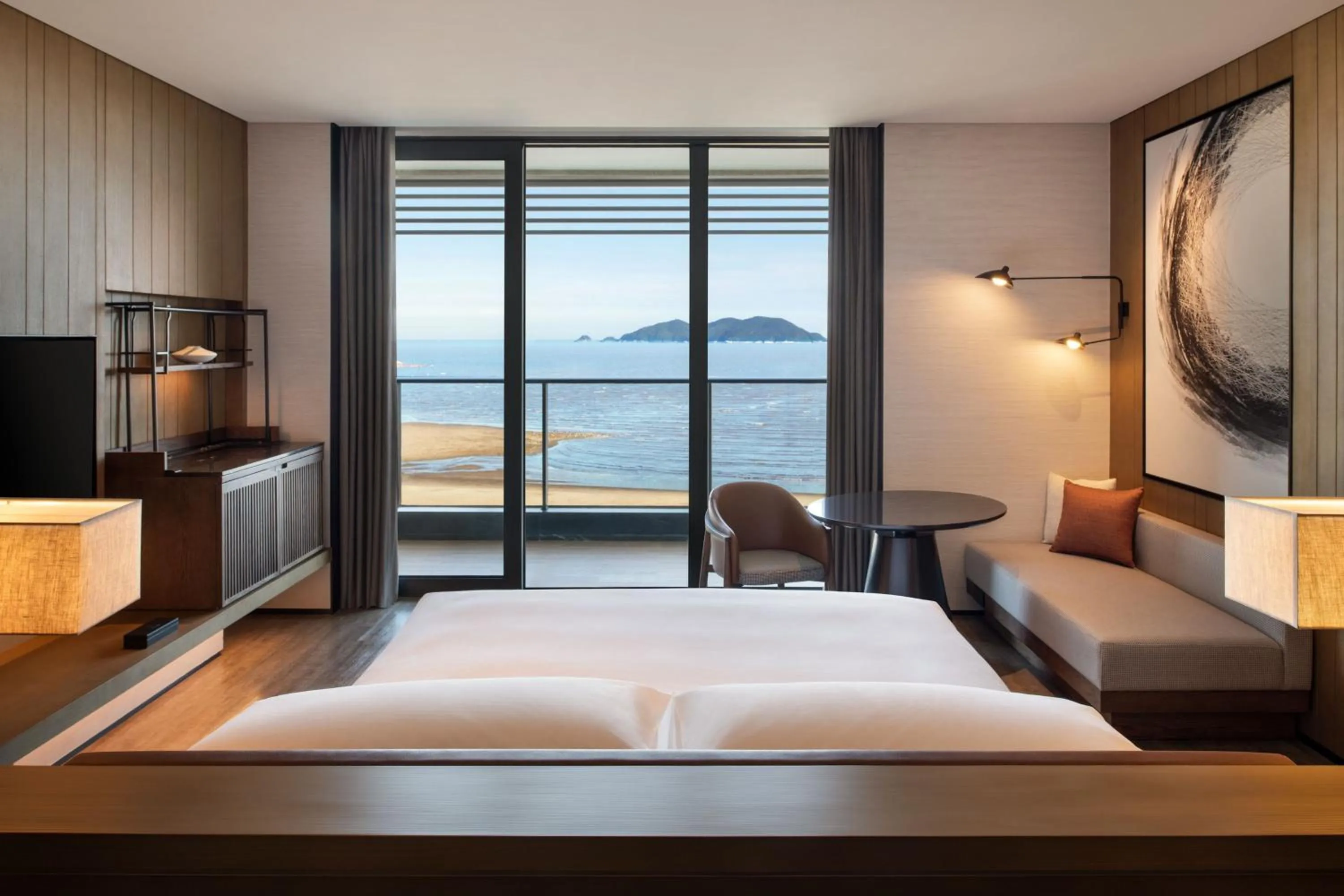 Photo of the whole room, Bed in Sheraton Ningbo Xiangshan Resort