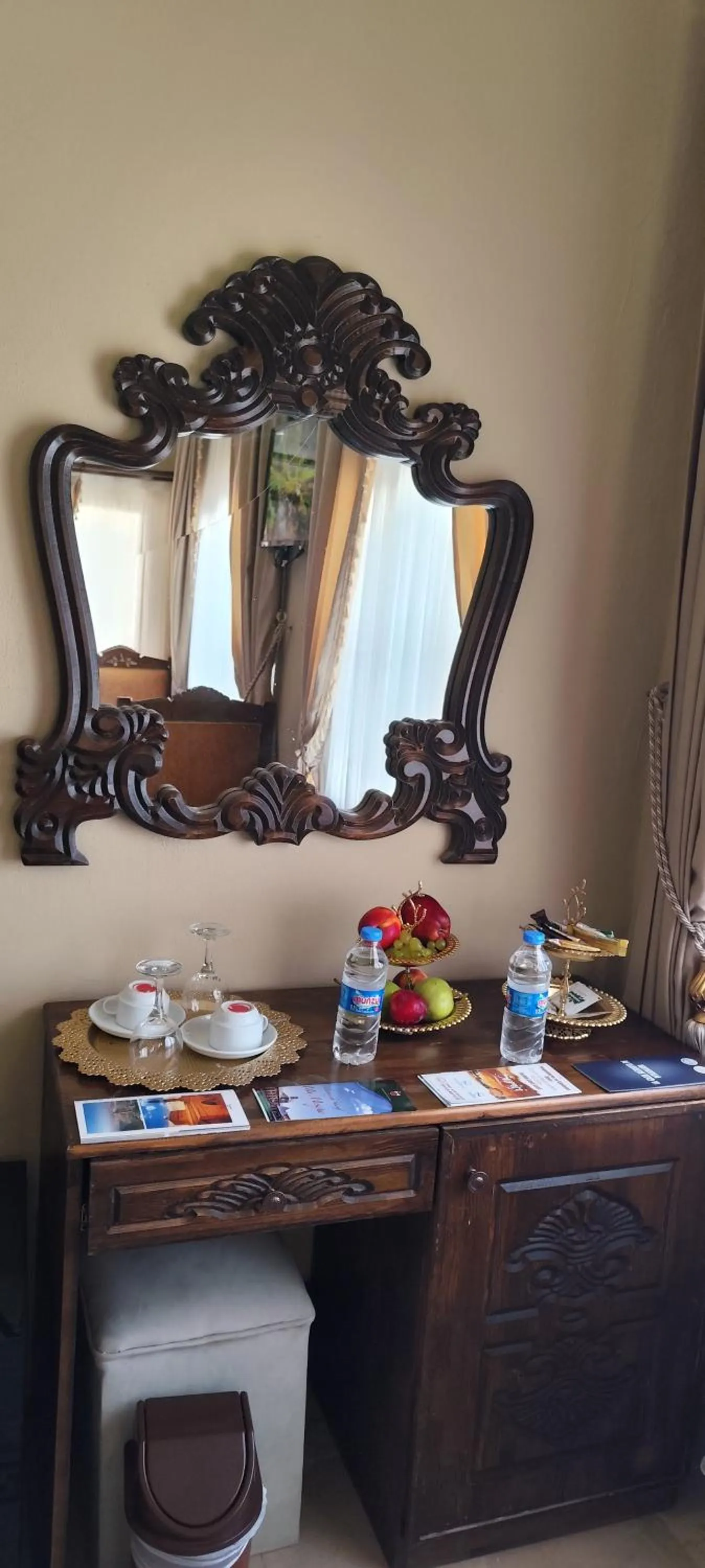 room service in CARRA KONAĞI