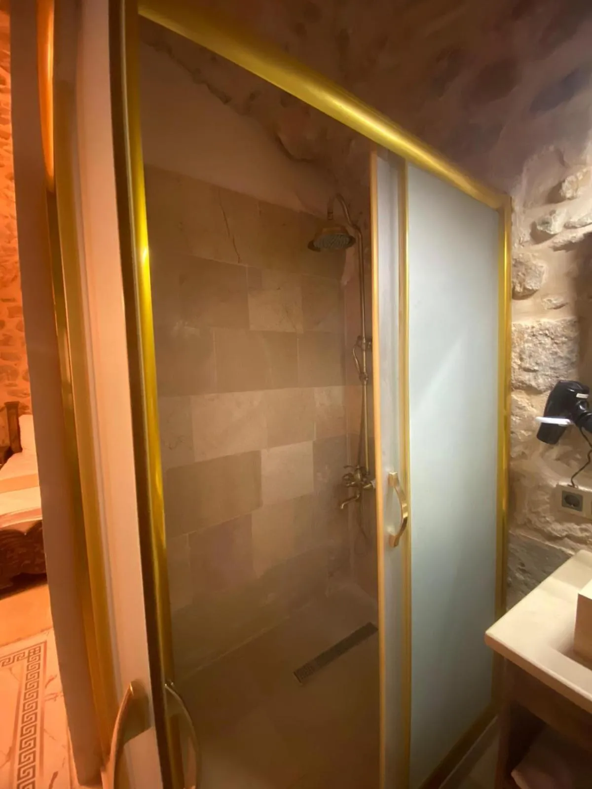 Shower in CARRA KONAĞI