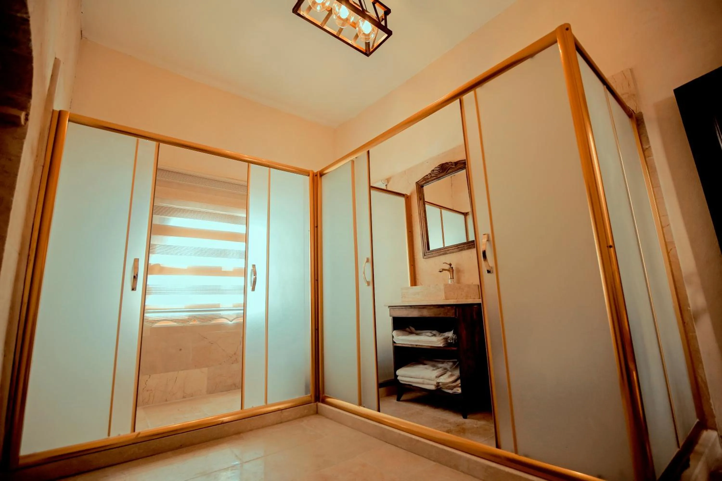 Shower in CARRA KONAĞI