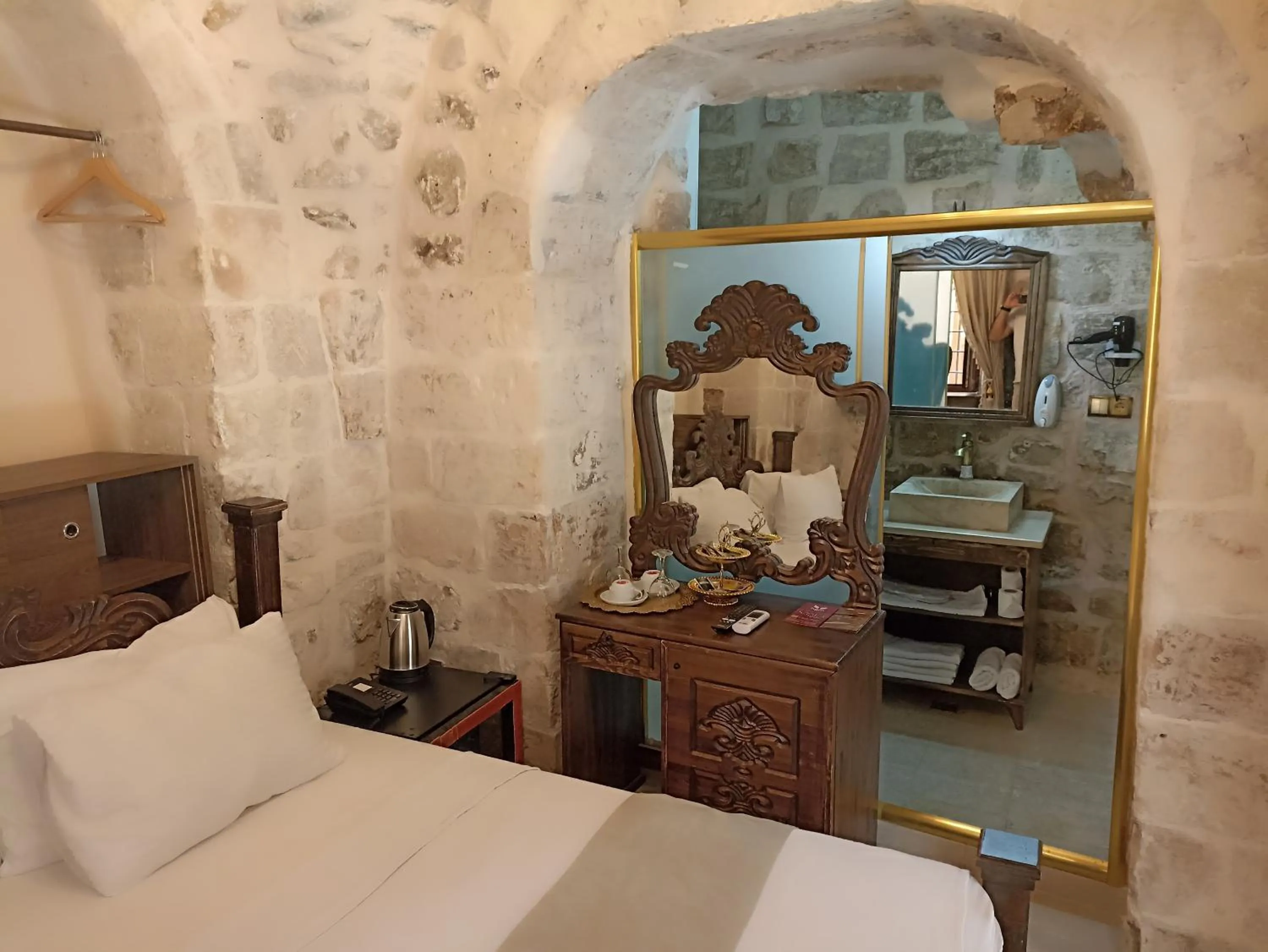 Photo of the whole room, Bed in CARRA KONAĞI