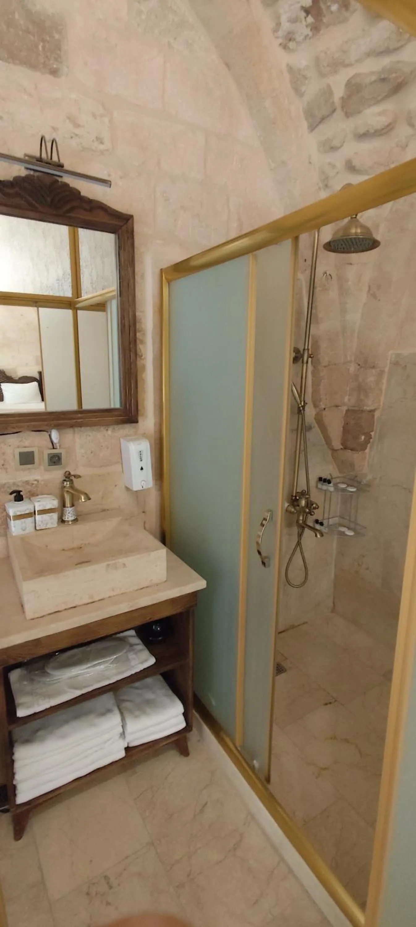 Shower in CARRA KONAĞI