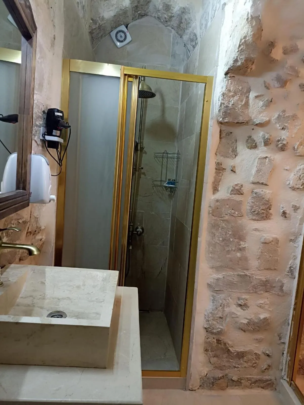 Shower in CARRA KONAĞI