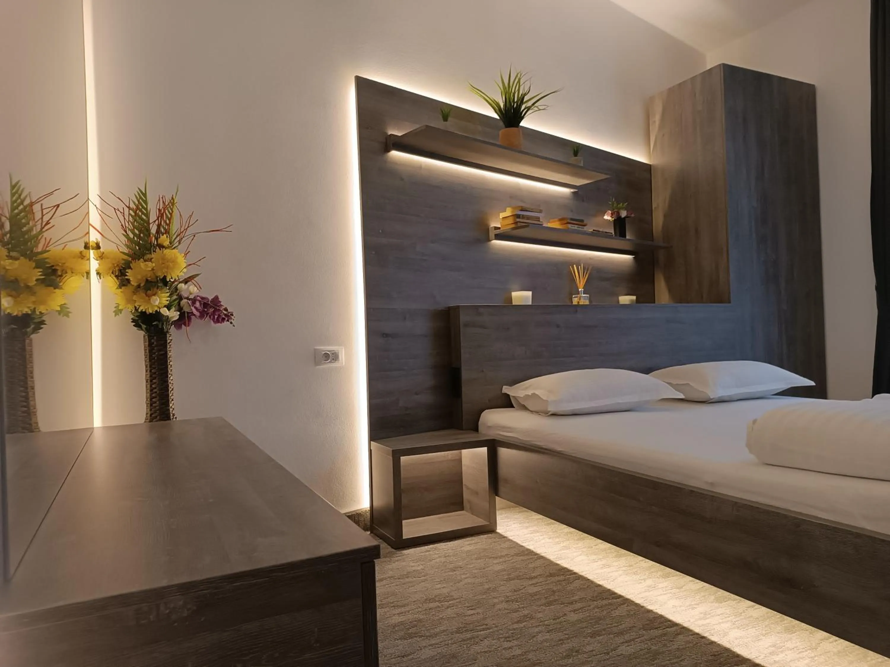 Bedroom, Bed in Apartament ultracentral