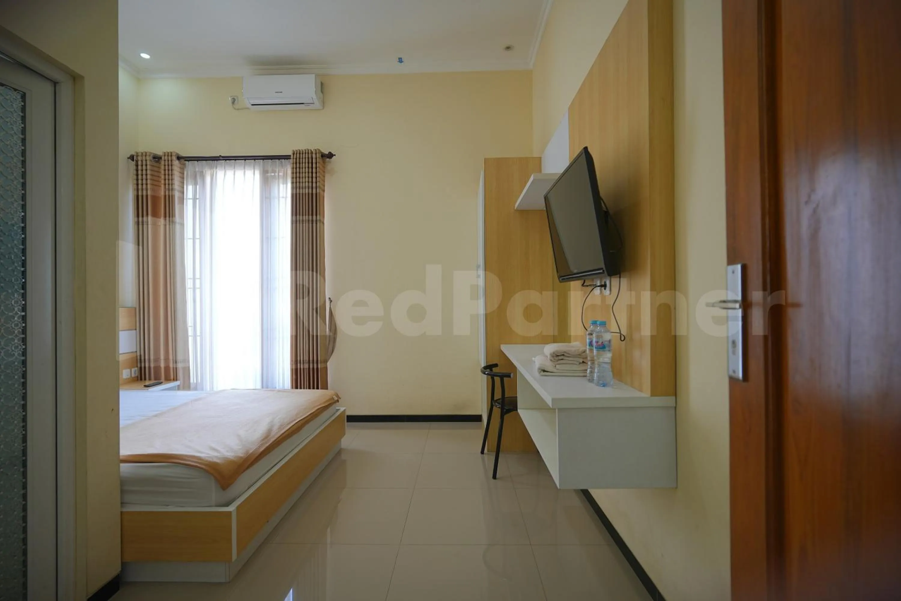 Bedroom, Bed in One & Quin Guest House Syariah Mitra RedDoorz