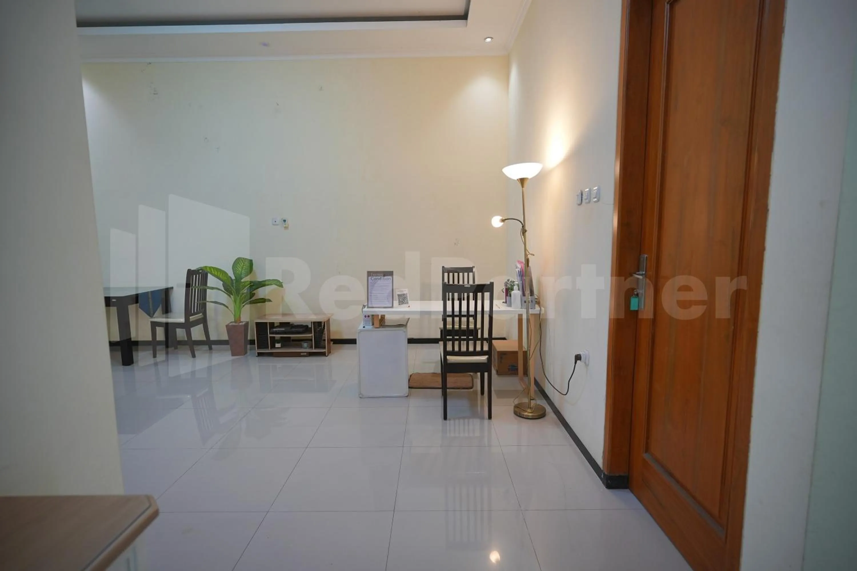Lobby or reception in One & Quin Guest House Syariah Mitra RedDoorz