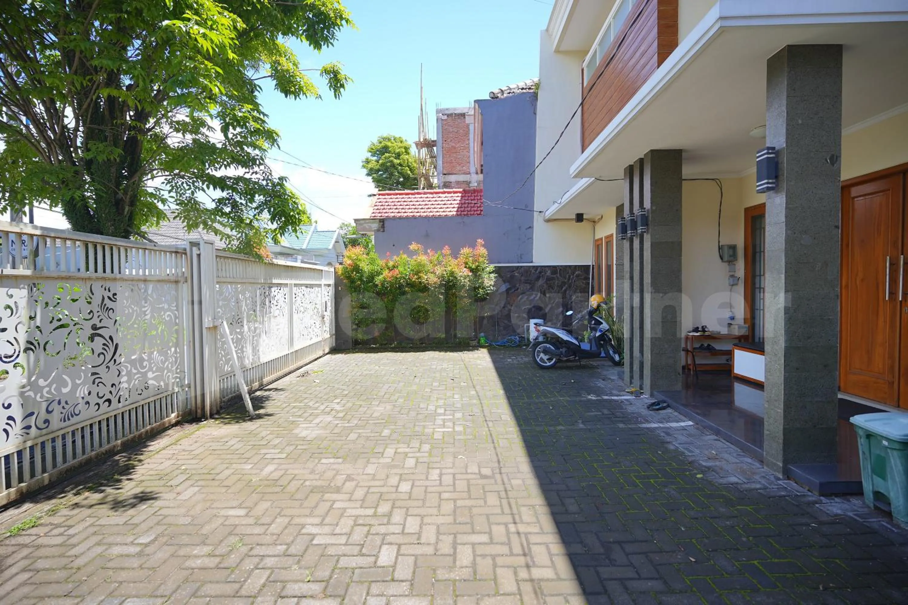 Property building in One & Quin Guest House Syariah Mitra RedDoorz