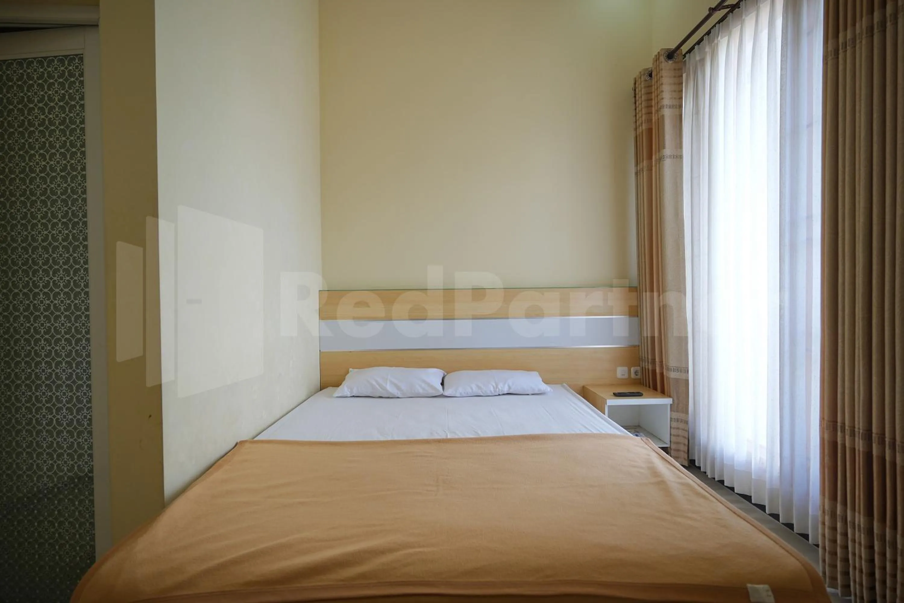 Bedroom, Bed in One & Quin Guest House Syariah Mitra RedDoorz