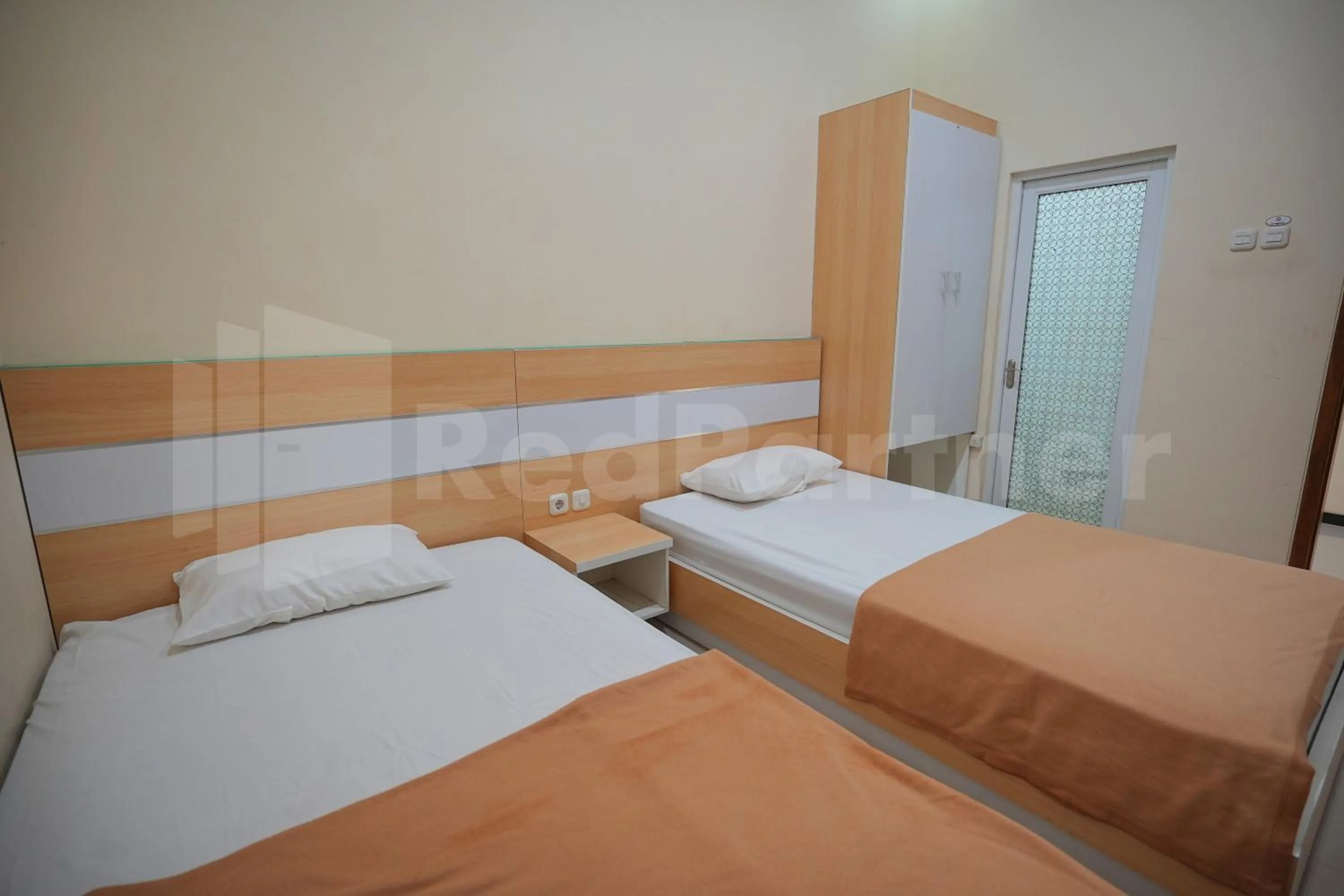 Bedroom, Bed in One & Quin Guest House Syariah Mitra RedDoorz