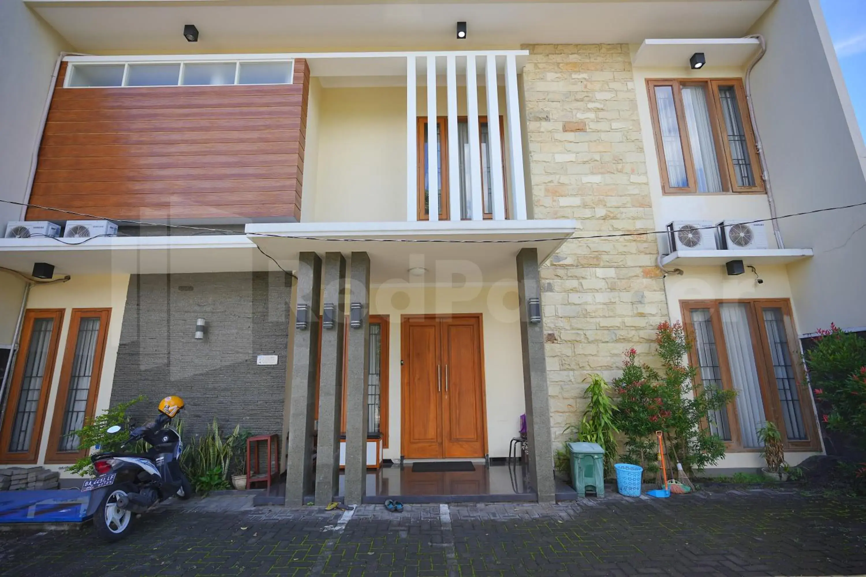 One & Quin Guest House Syariah Mitra RedDoorz One & Quin Guest House Syariah Mitra RedDoorz