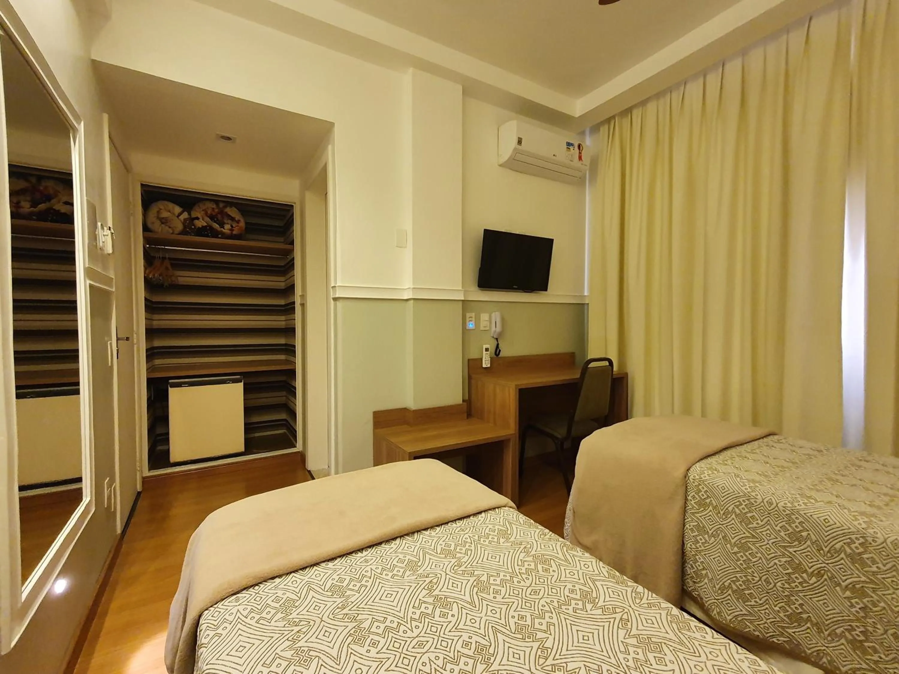 Photo of the whole room, Bed in Hotel São Paulo