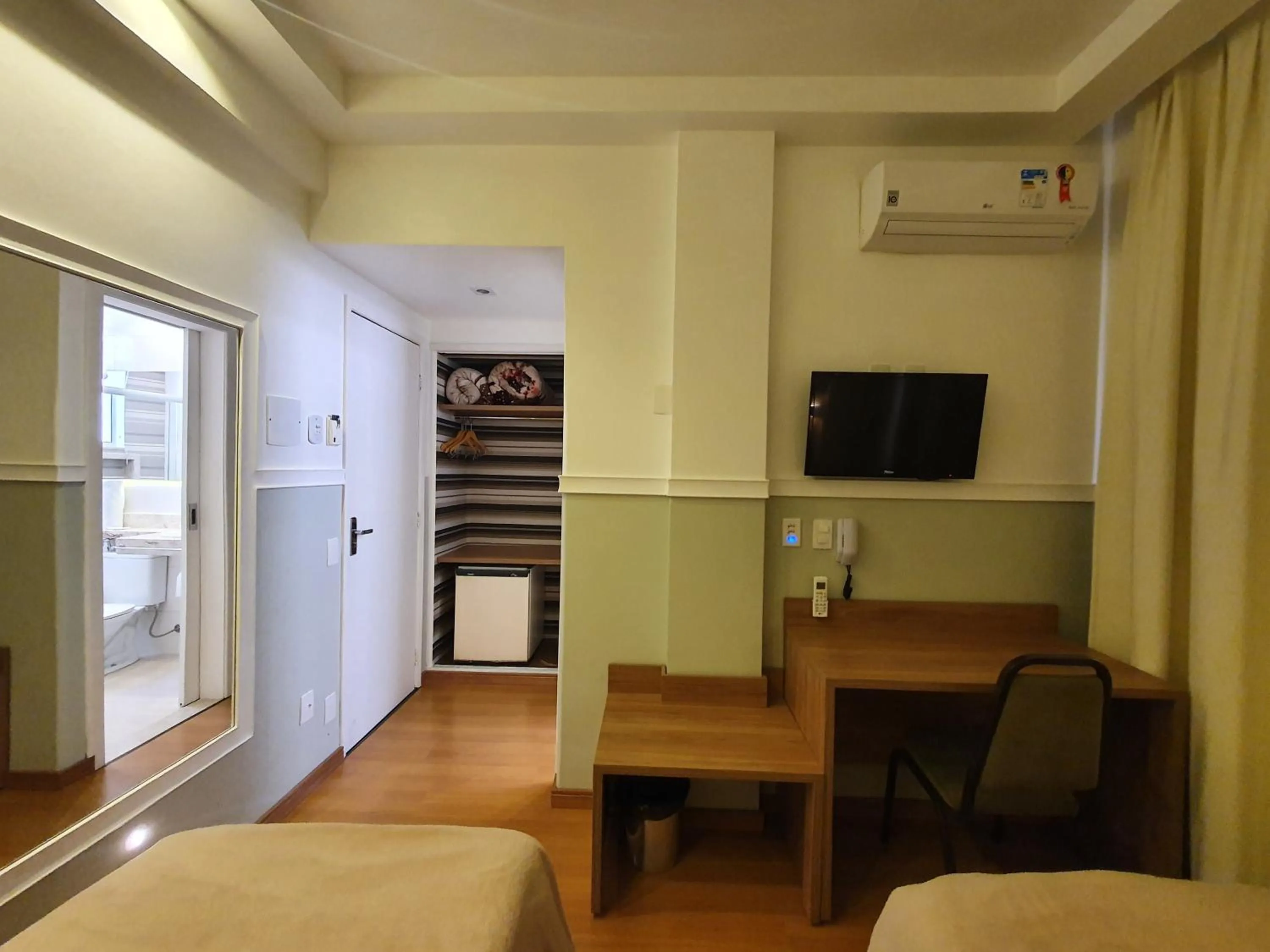 Photo of the whole room, Bed in Hotel São Paulo