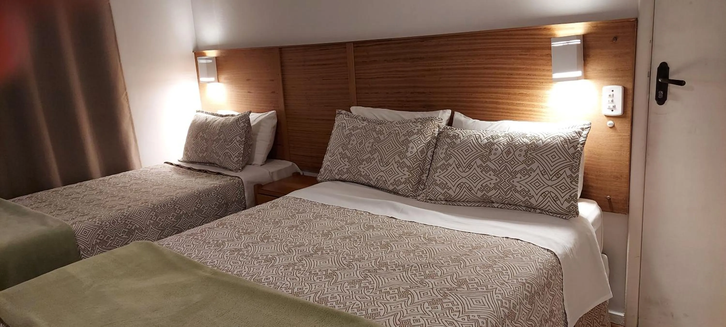 Property building, Bed in Hotel São Paulo