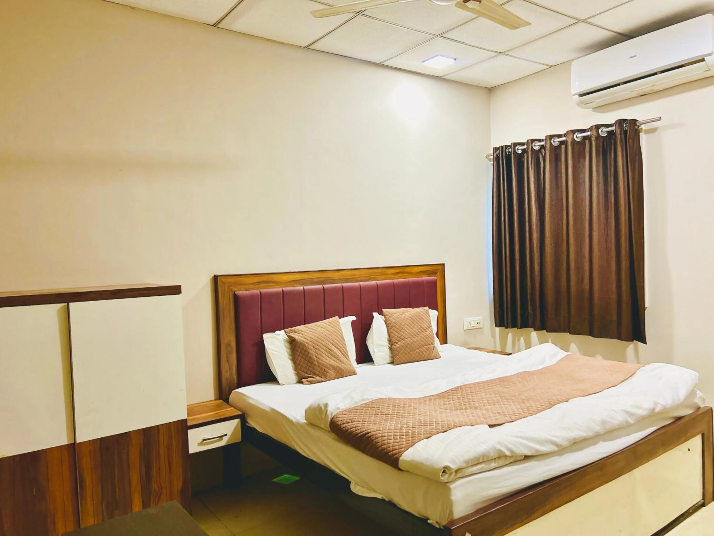 Photo of the whole room, Bed in JAGTARA RESIDENCY