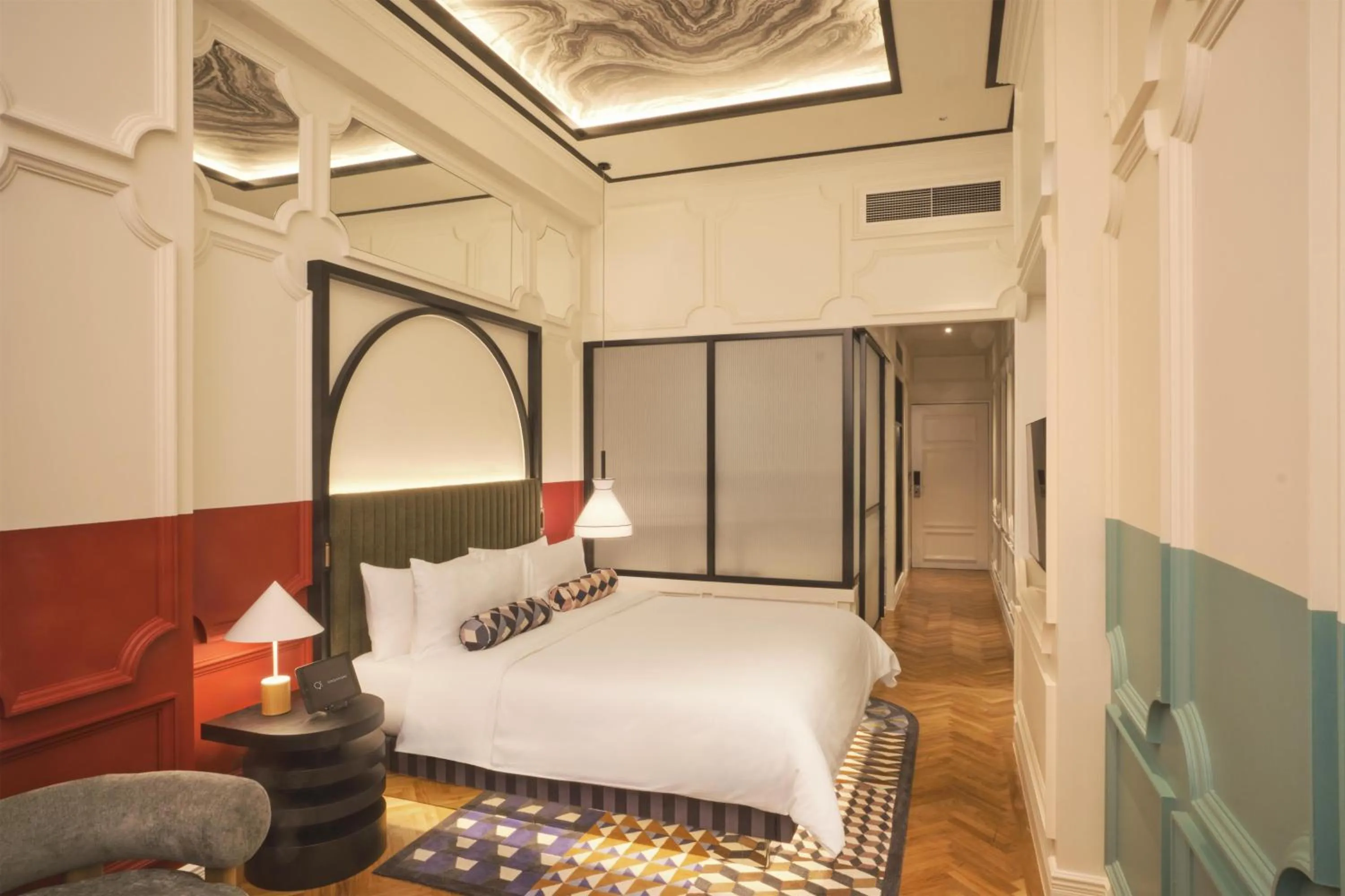 Bedroom, Bed in QT Singapore