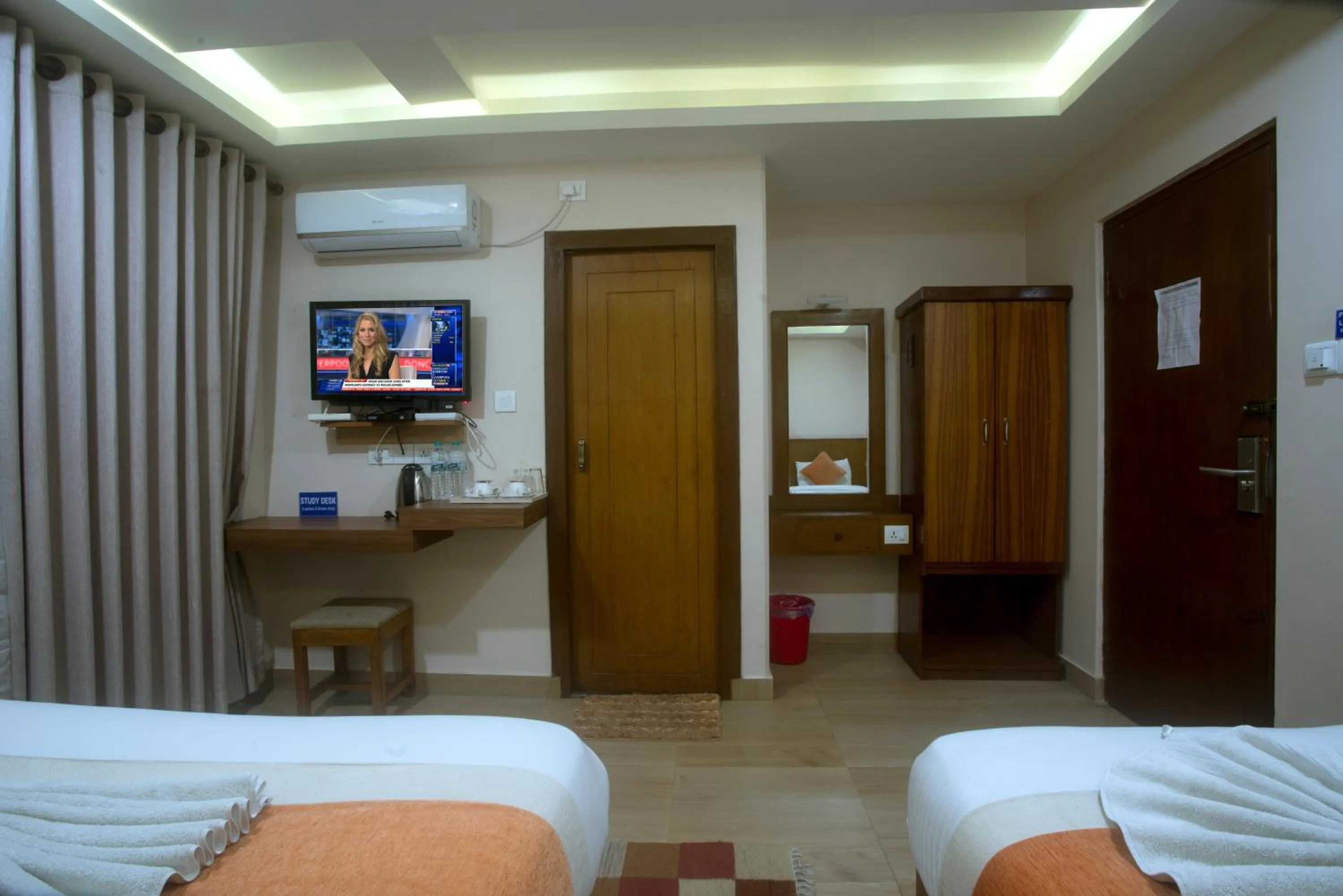 TV and multimedia, Bed in Hotel Lake Himalaya