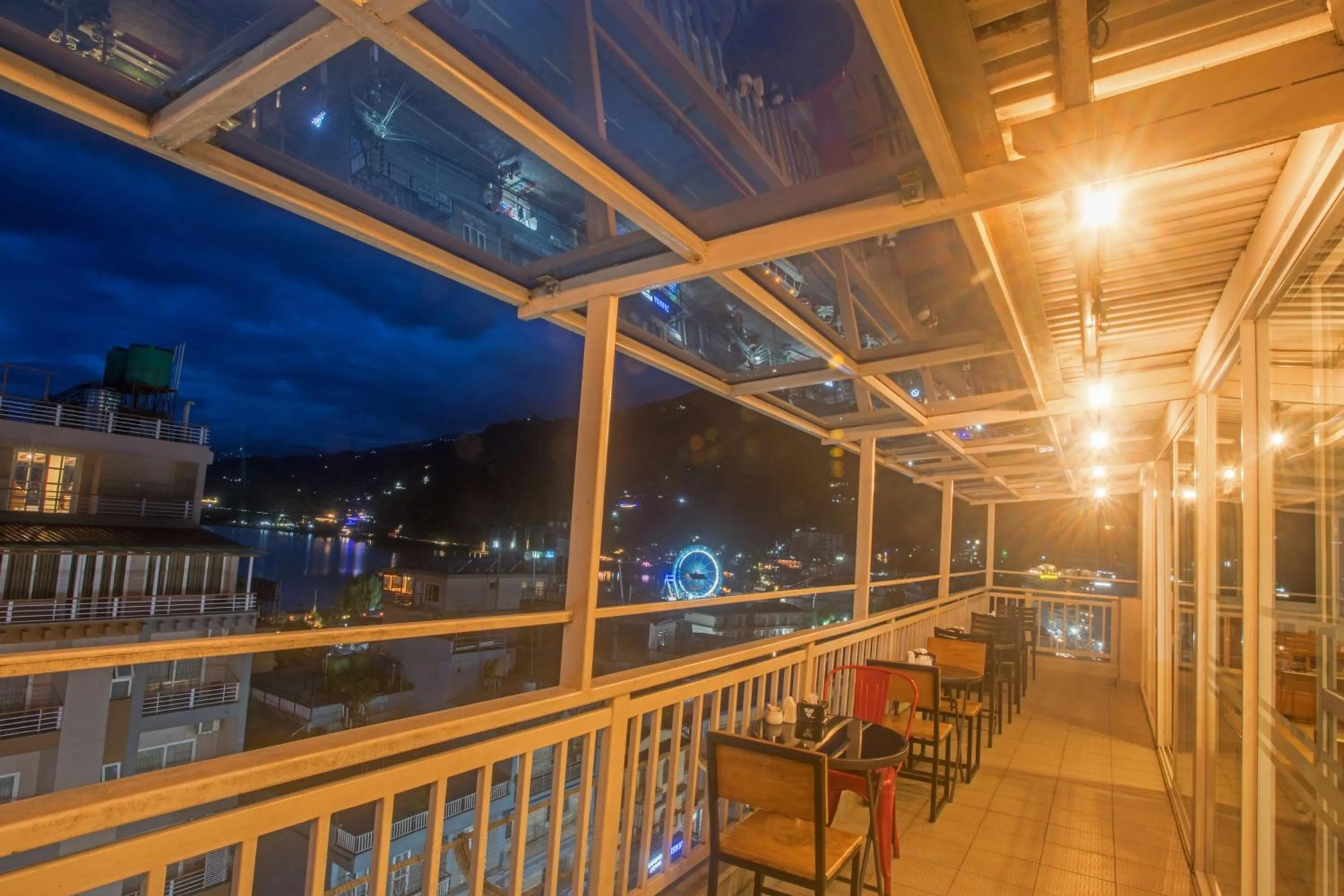 Restaurant/places to eat in Hotel Lake Himalaya