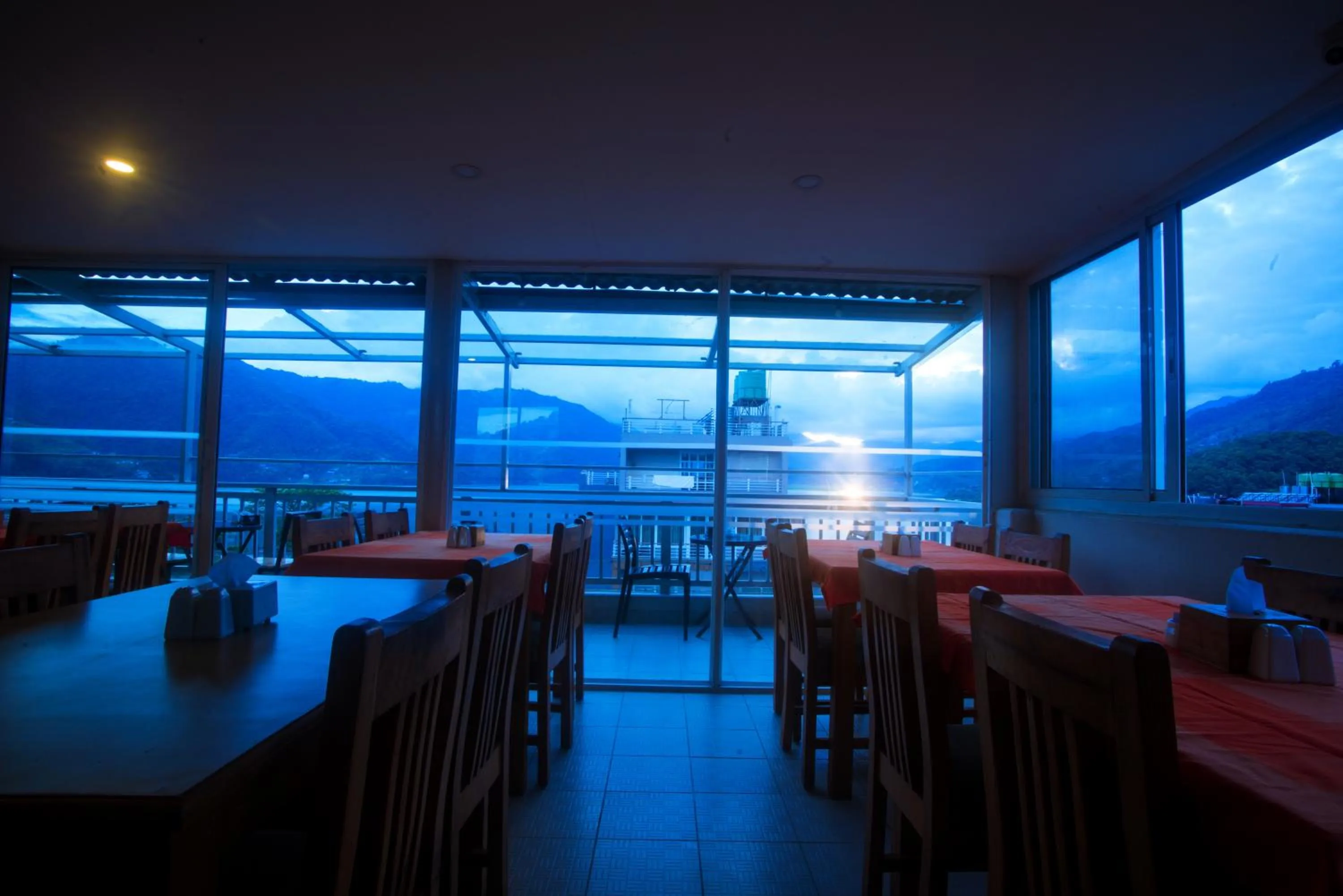 Restaurant/places to eat in Hotel Lake Himalaya