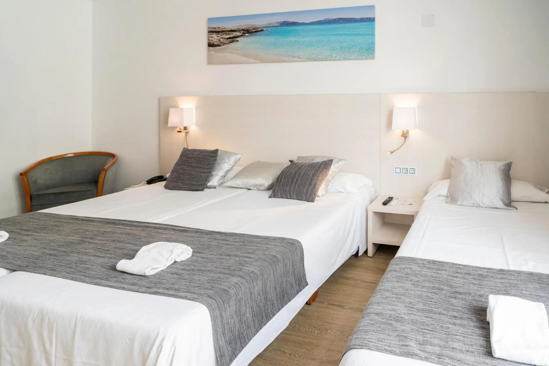 Photo of the whole room, Bed in Hotel Amic Horizonte