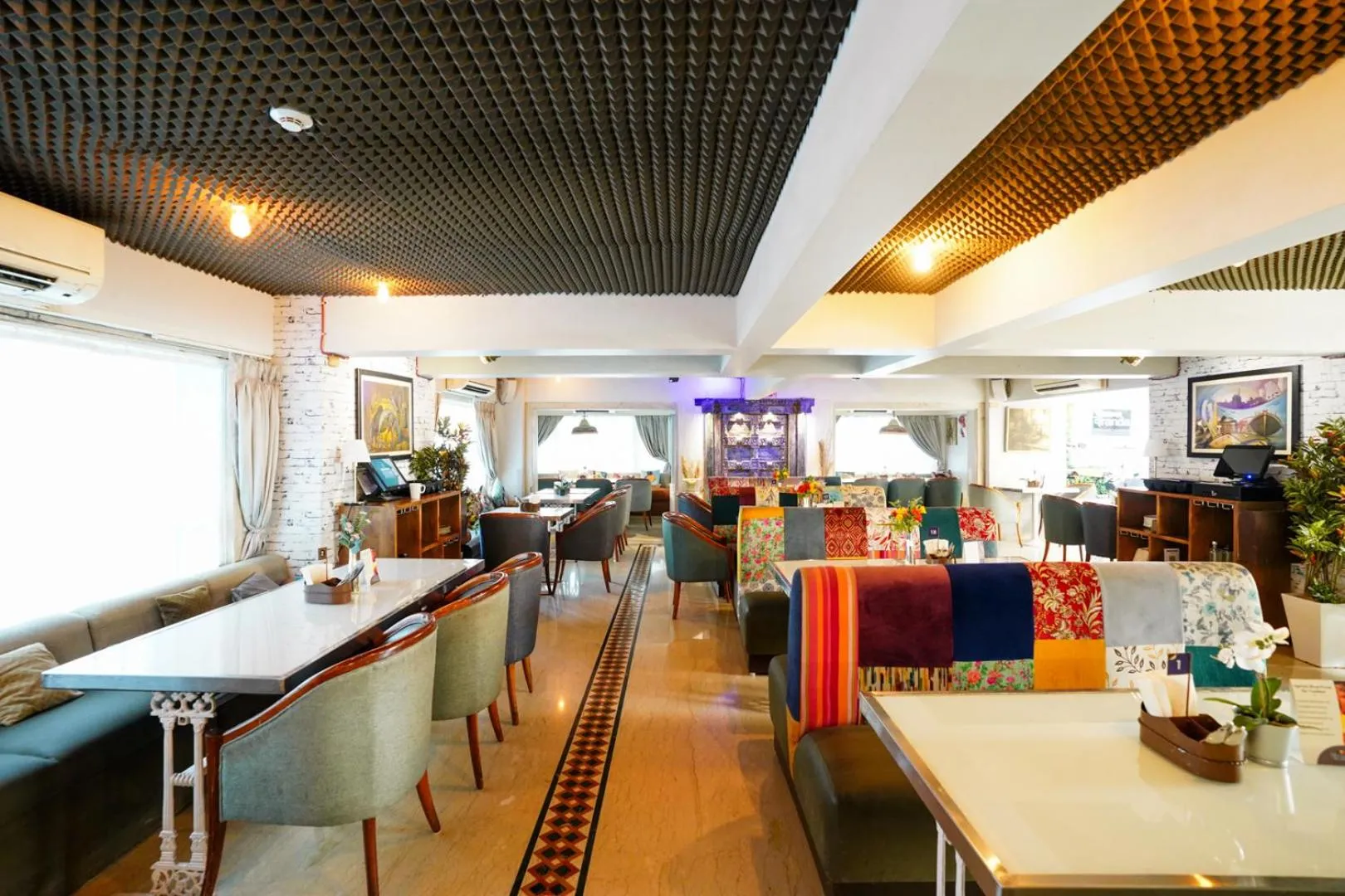 Restaurant/places to eat in Bloom Boutique l Bandra