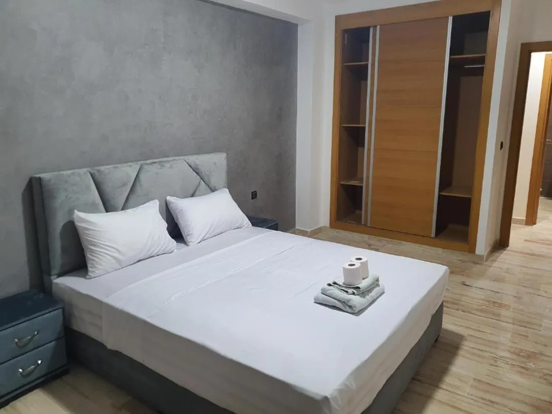 Les Belles Residences E