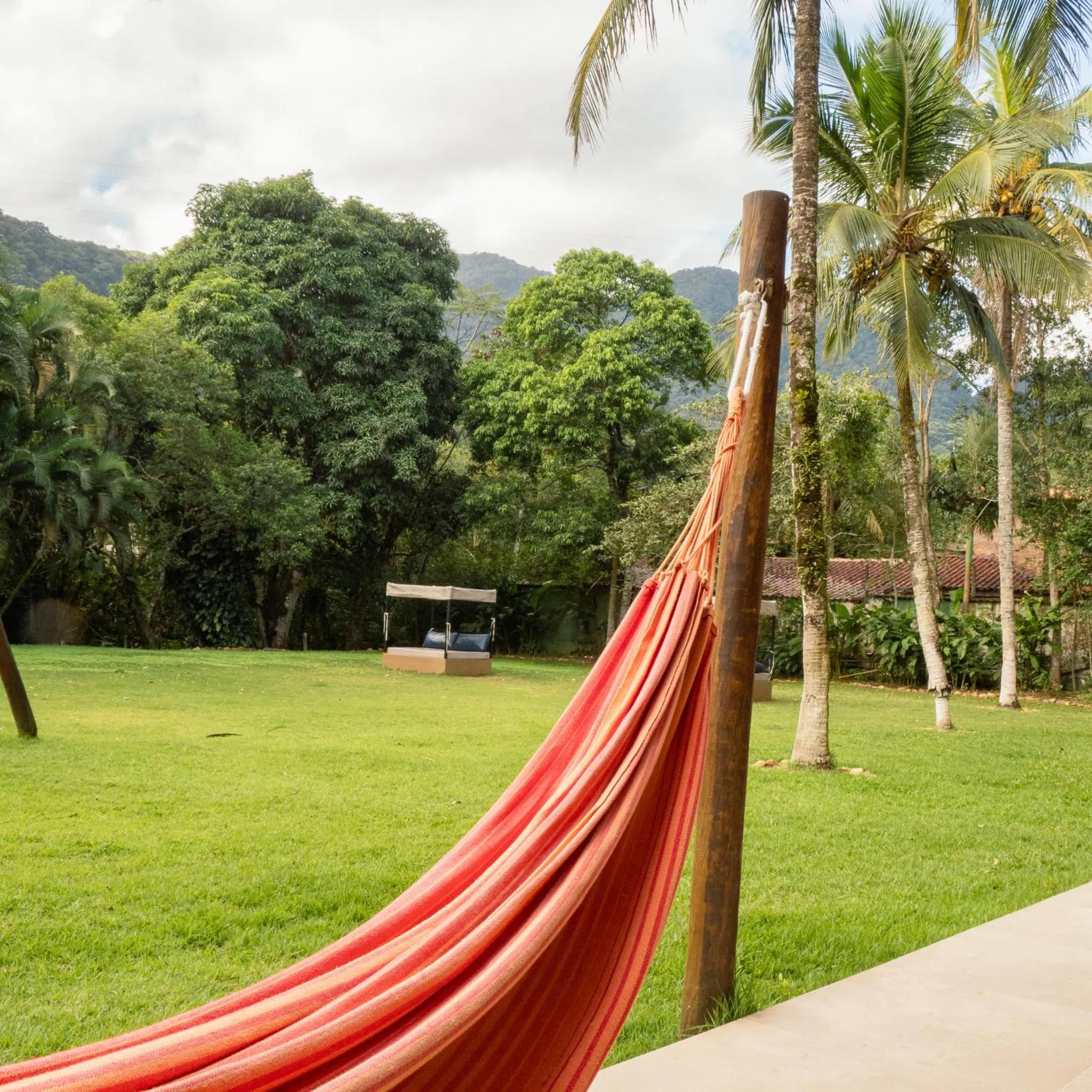 Seating area in Delta Maresias Club by Smart Sharing