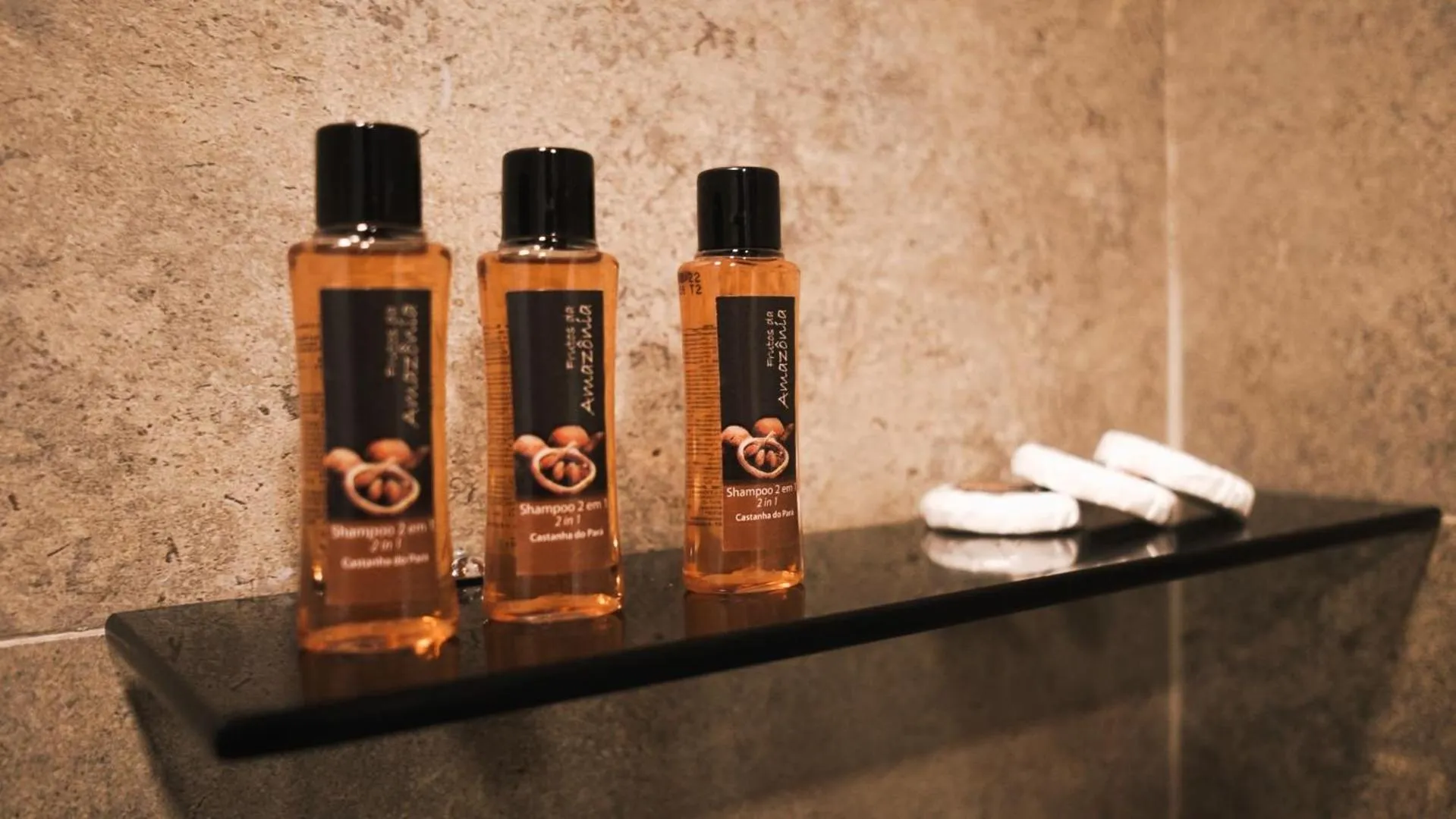 Toilet in Delta Maresias Club by Smart Sharing