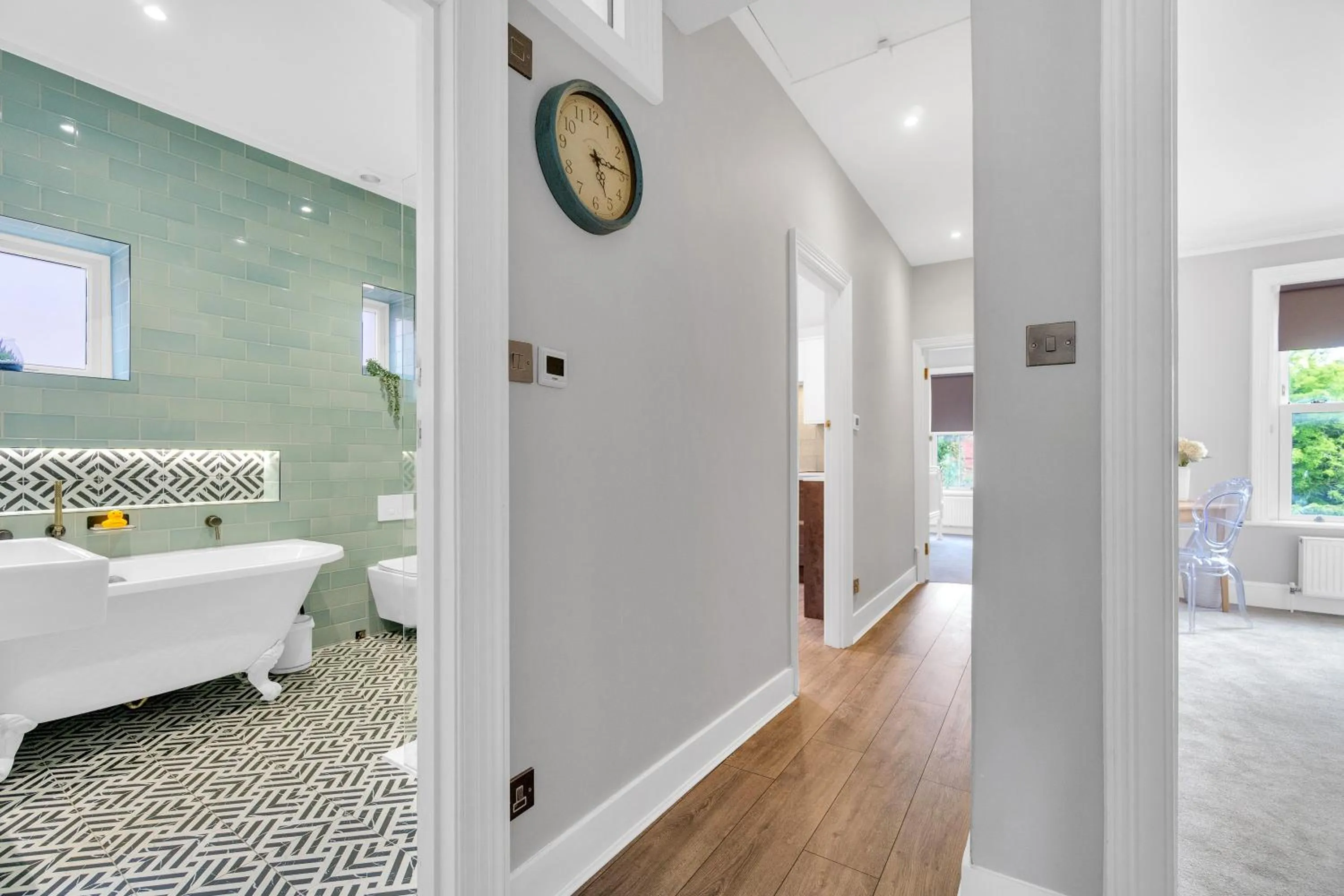 Other, Bed in Poets Apartment with Free Parking By My Getaways