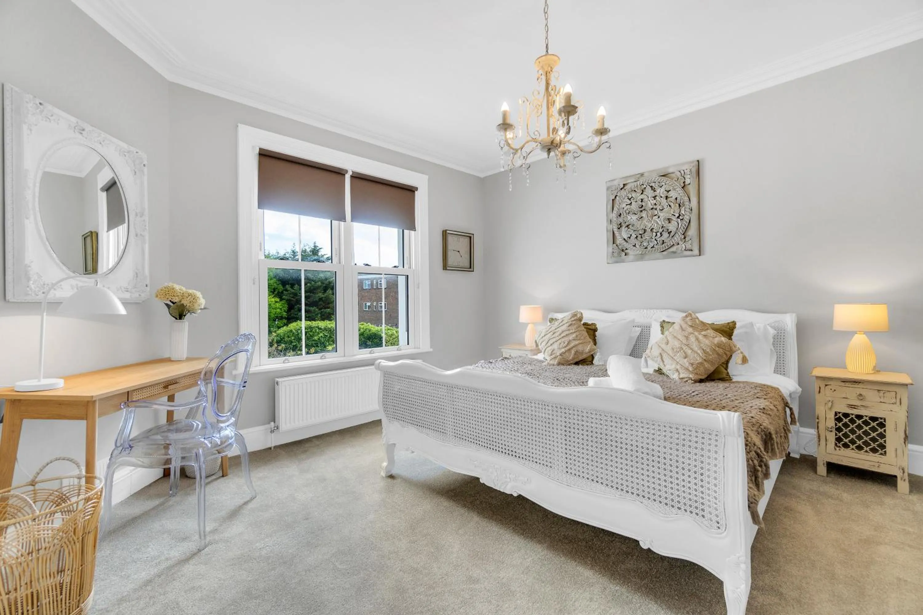 Other, Bed in Poets Apartment with Free Parking By My Getaways