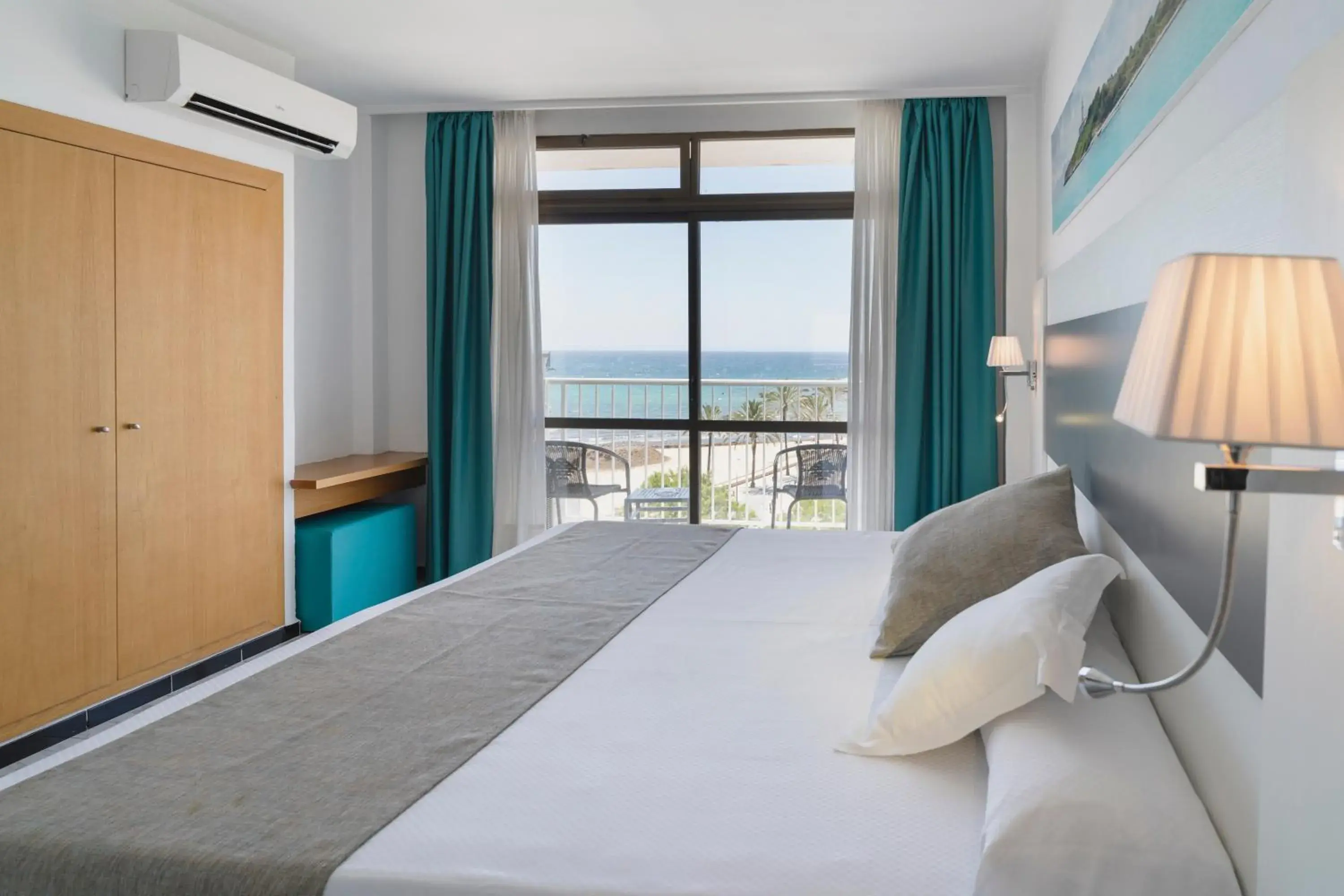 Queen Room with Sea View in Hotel Amic Miraflores Queen Room with Sea View in Hotel Amic Miraflores