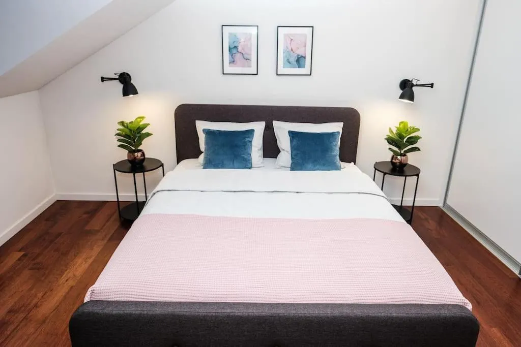 Bedroom, Bed in #stayhere - Spacious Luxury Town Hall 3BDR Apartment