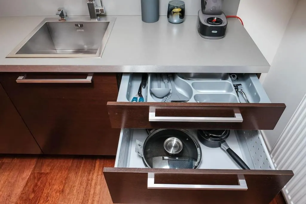 Kitchen or kitchenette in #stayhere - Spacious Luxury Town Hall 3BDR Apartment