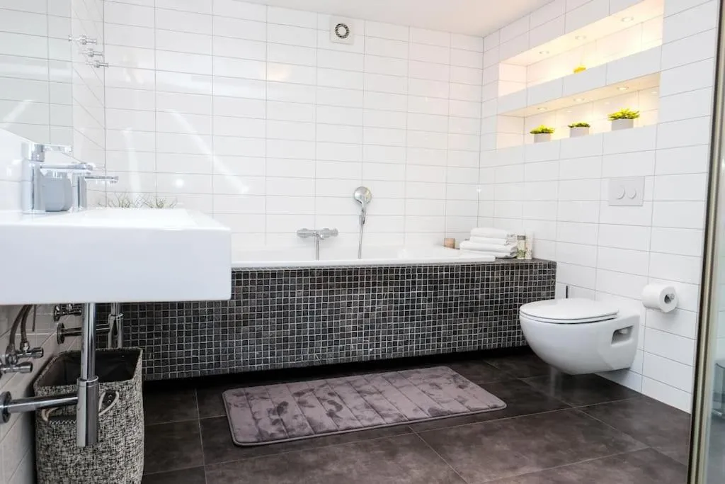 Bathroom in #stayhere - Spacious Luxury Town Hall 3BDR Apartment