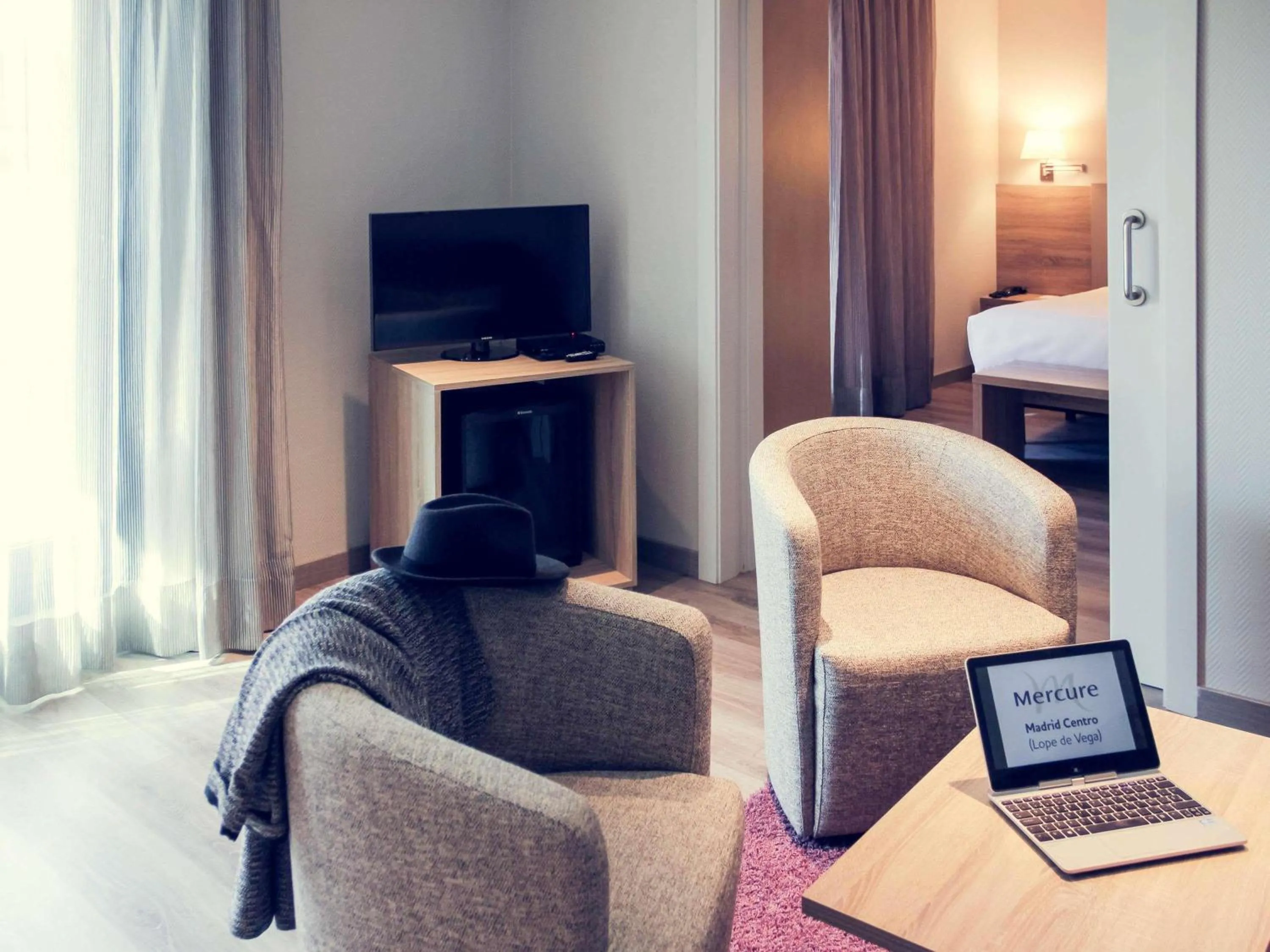 Bedroom, Bed in Mercure Madrid Centro