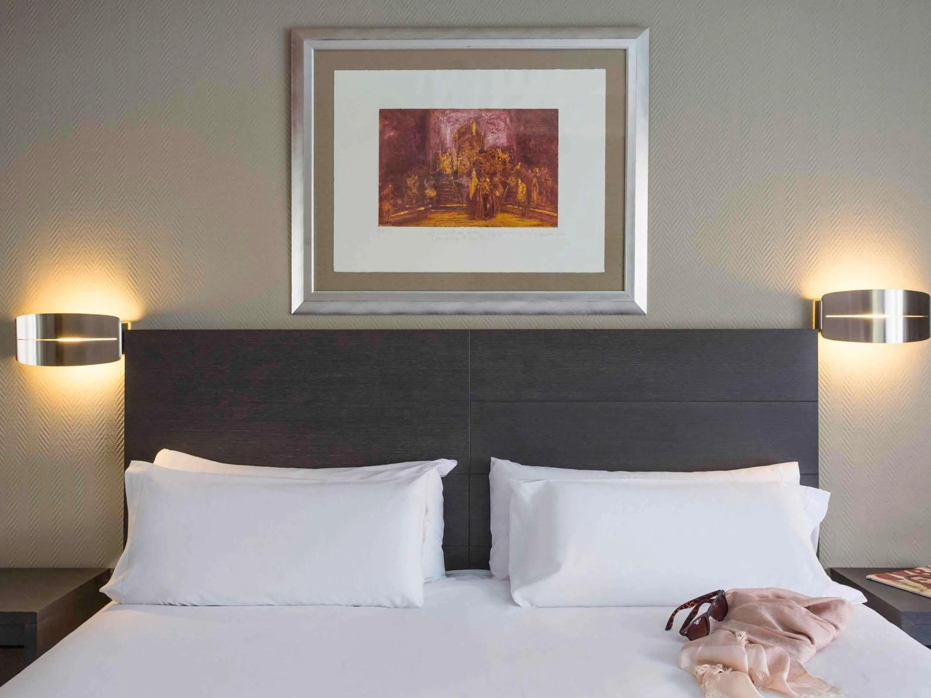 Bedroom, Bed in Mercure Madrid Centro