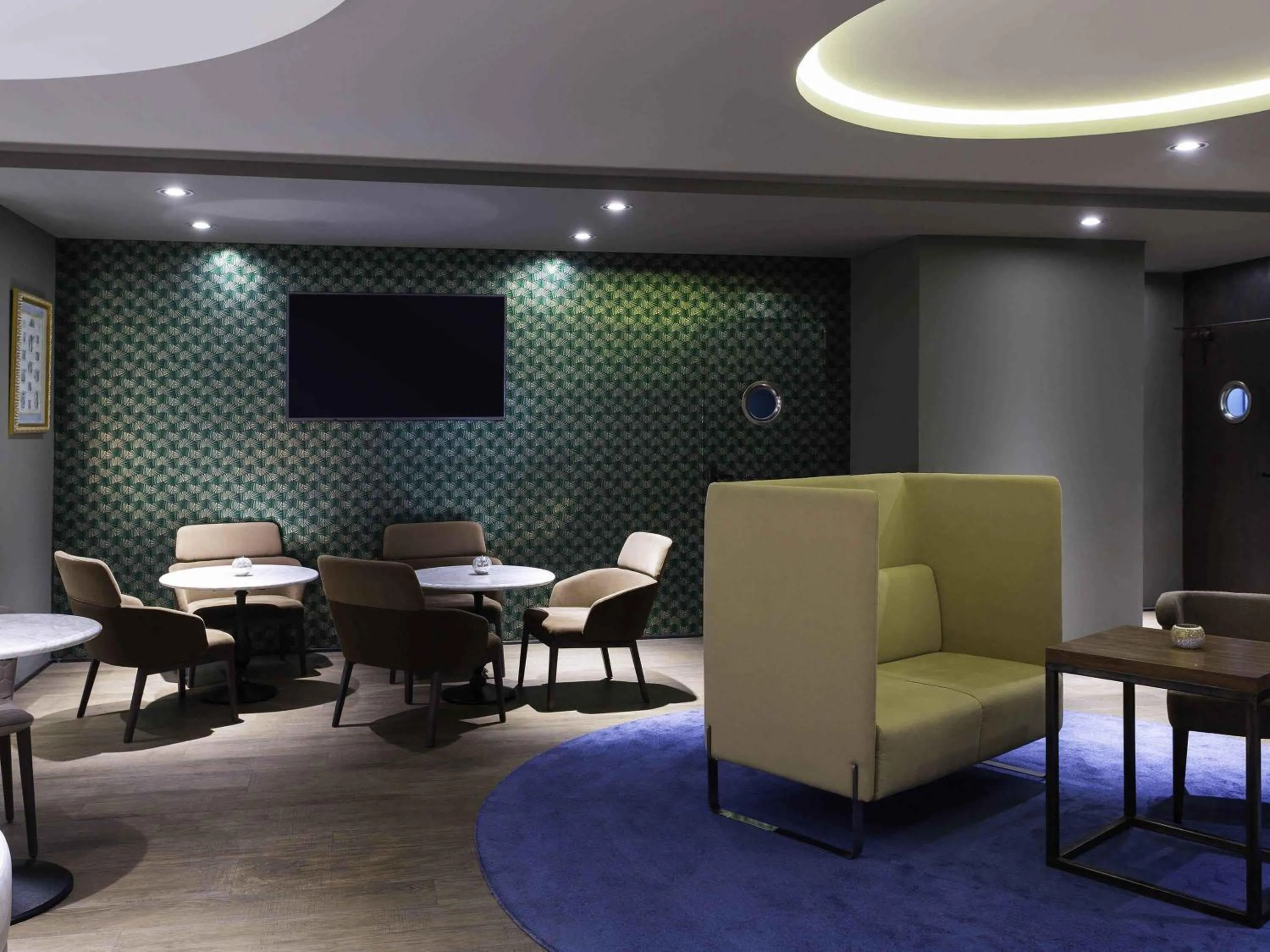 Lounge or bar in Mercure Madrid Centro