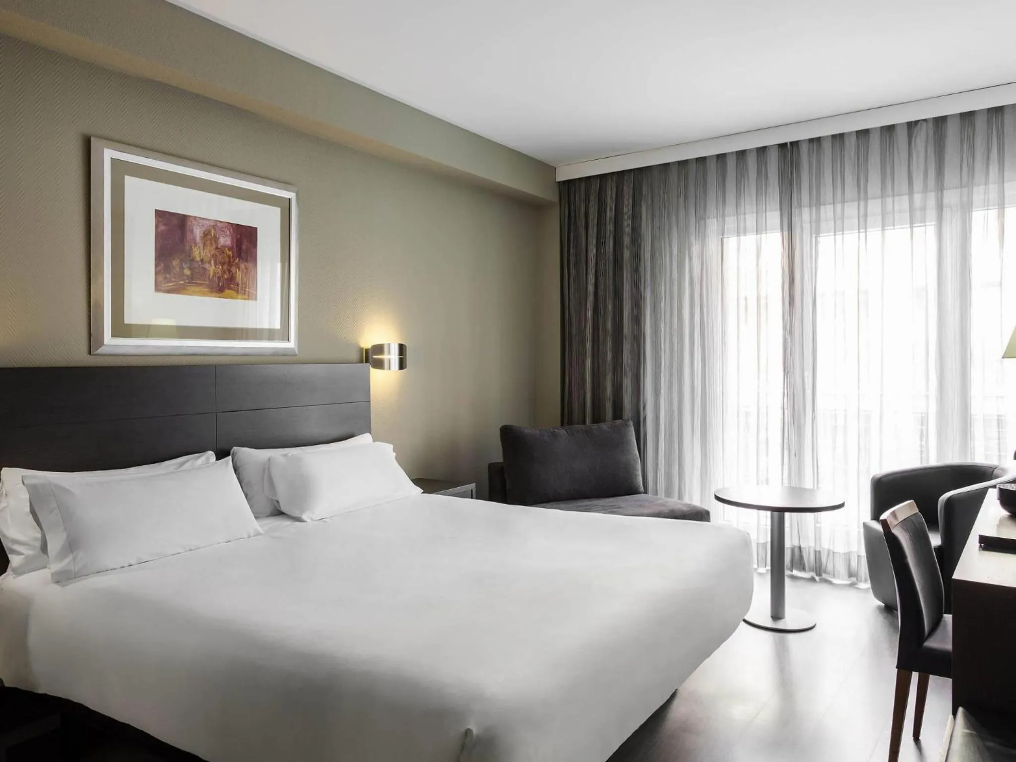 Bedroom, Bed in Mercure Madrid Centro