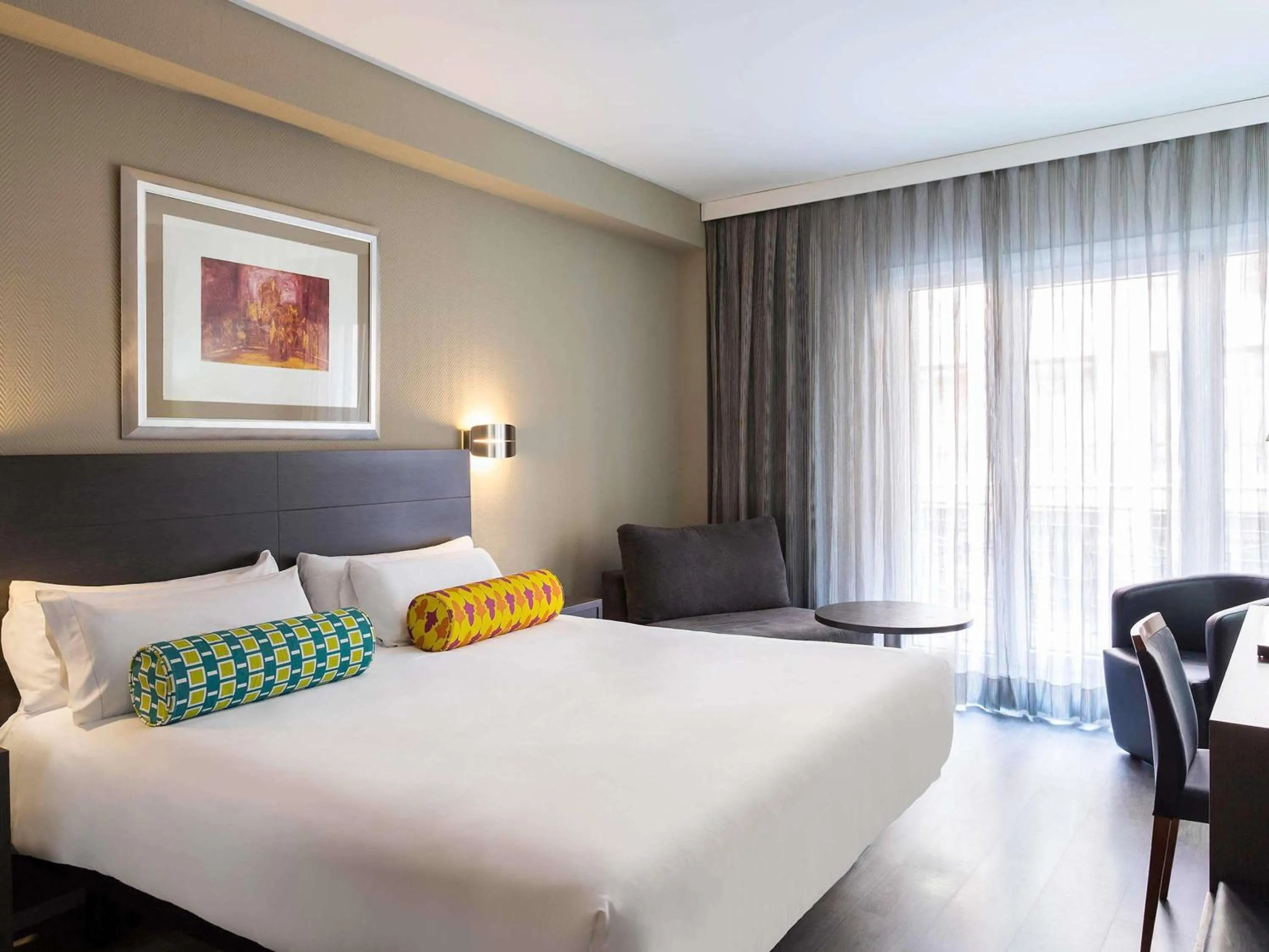 Bedroom, Bed in Mercure Madrid Centro